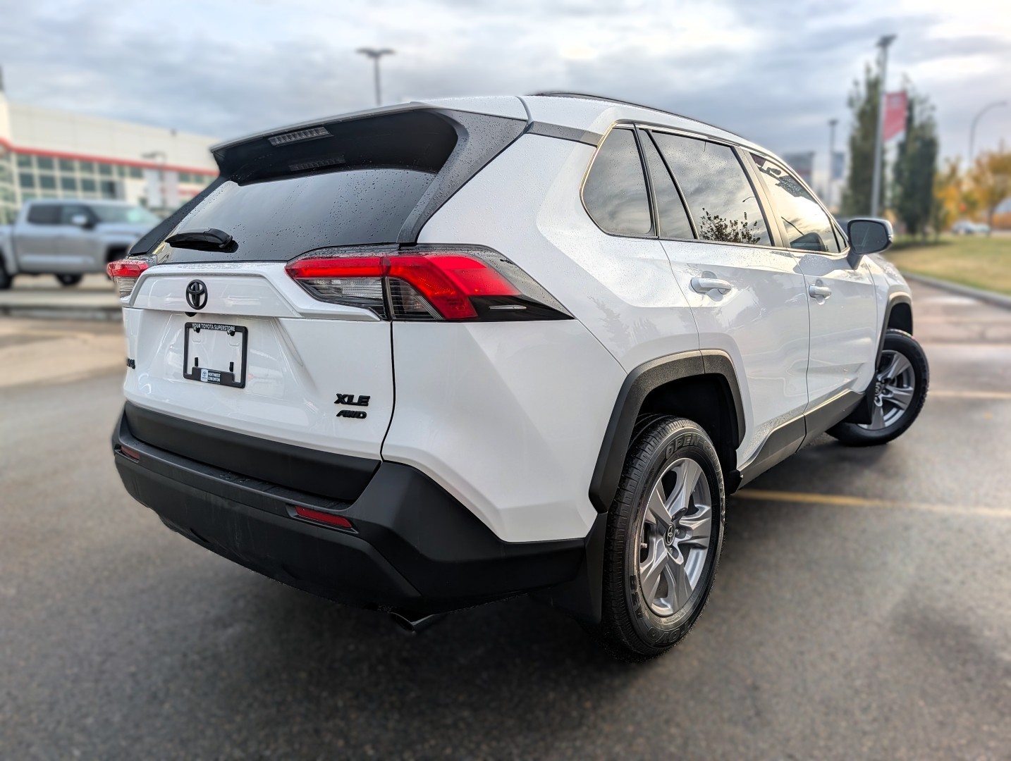 2024 Toyota RAV4 XLE - photo 5