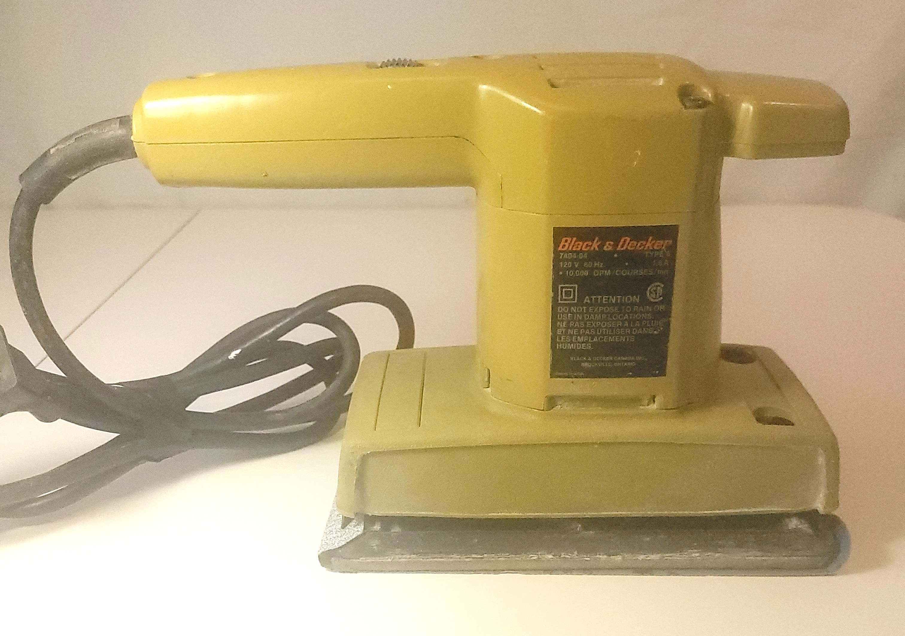 Black & Decker 1/3 Sheet Finishing Sander 740404 with Sand Paper