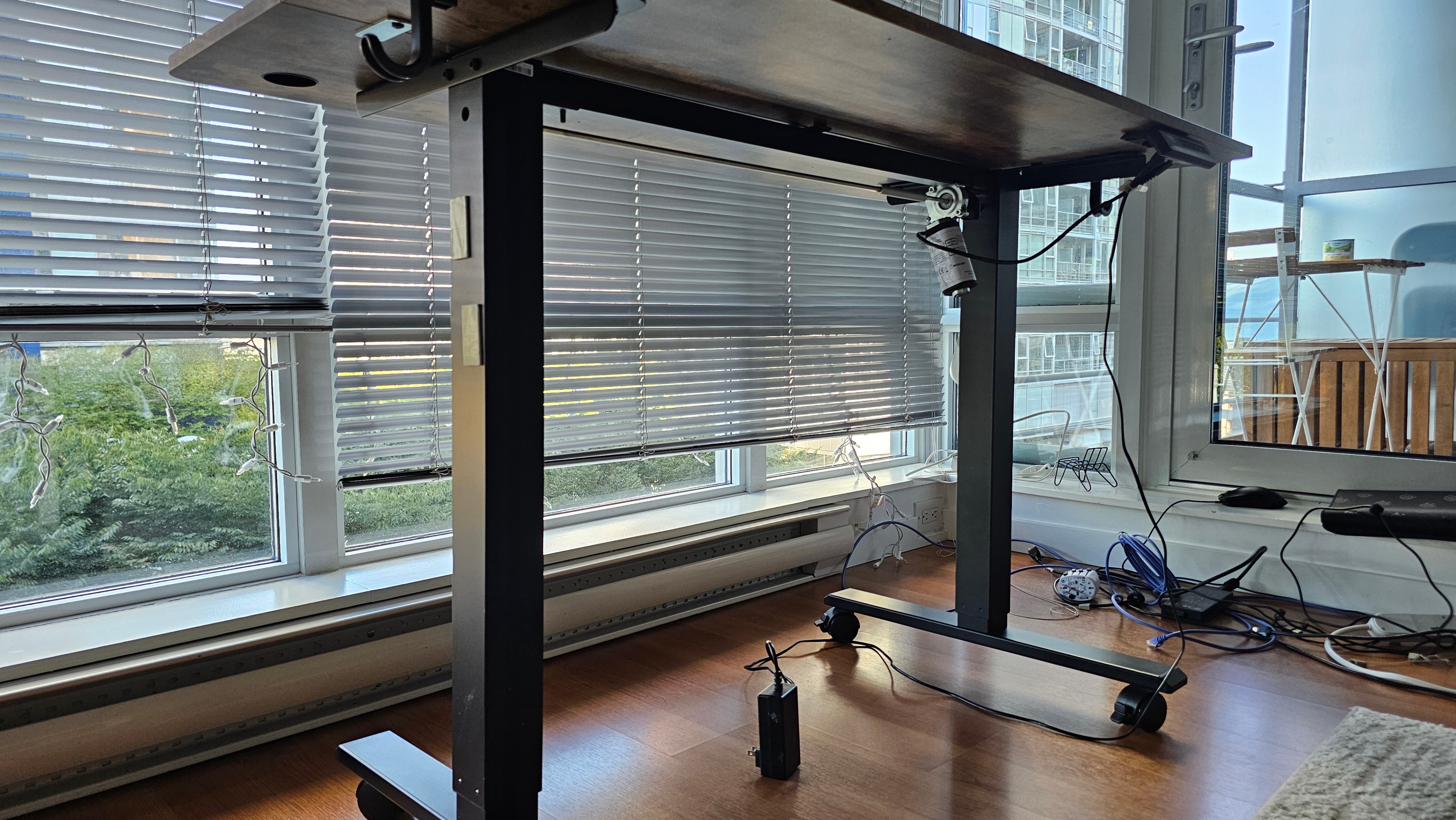 ErGear Electric Standing Desk - photo 3