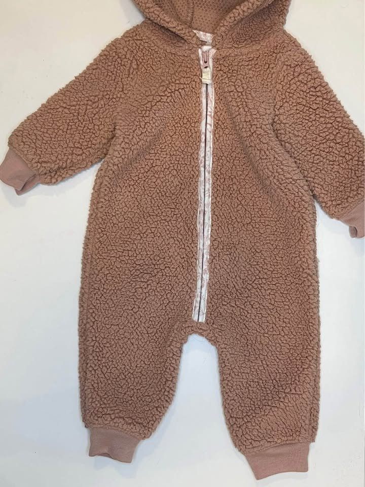 Carters girls winter onesie 3-6M - photo 2