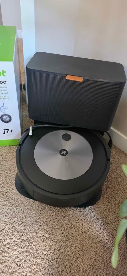 iRobot Roomba j7+ Robot Vacuum (Used sparingly for a few months) - photo 4
