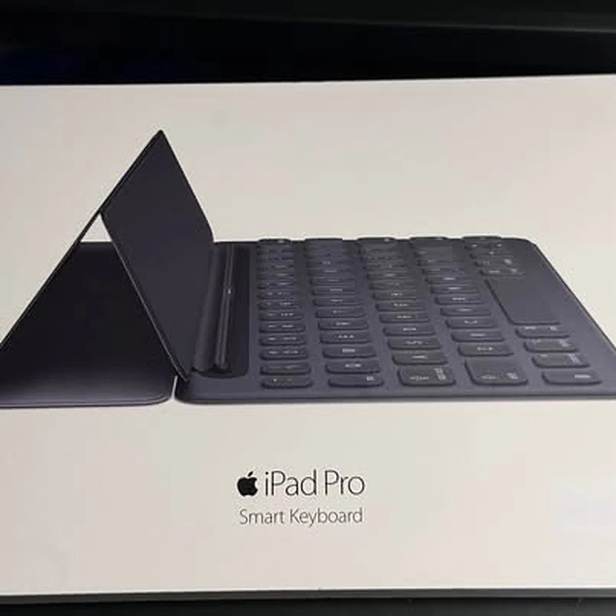 Apple Smart Keyboard for iPad 9.7 - Like New