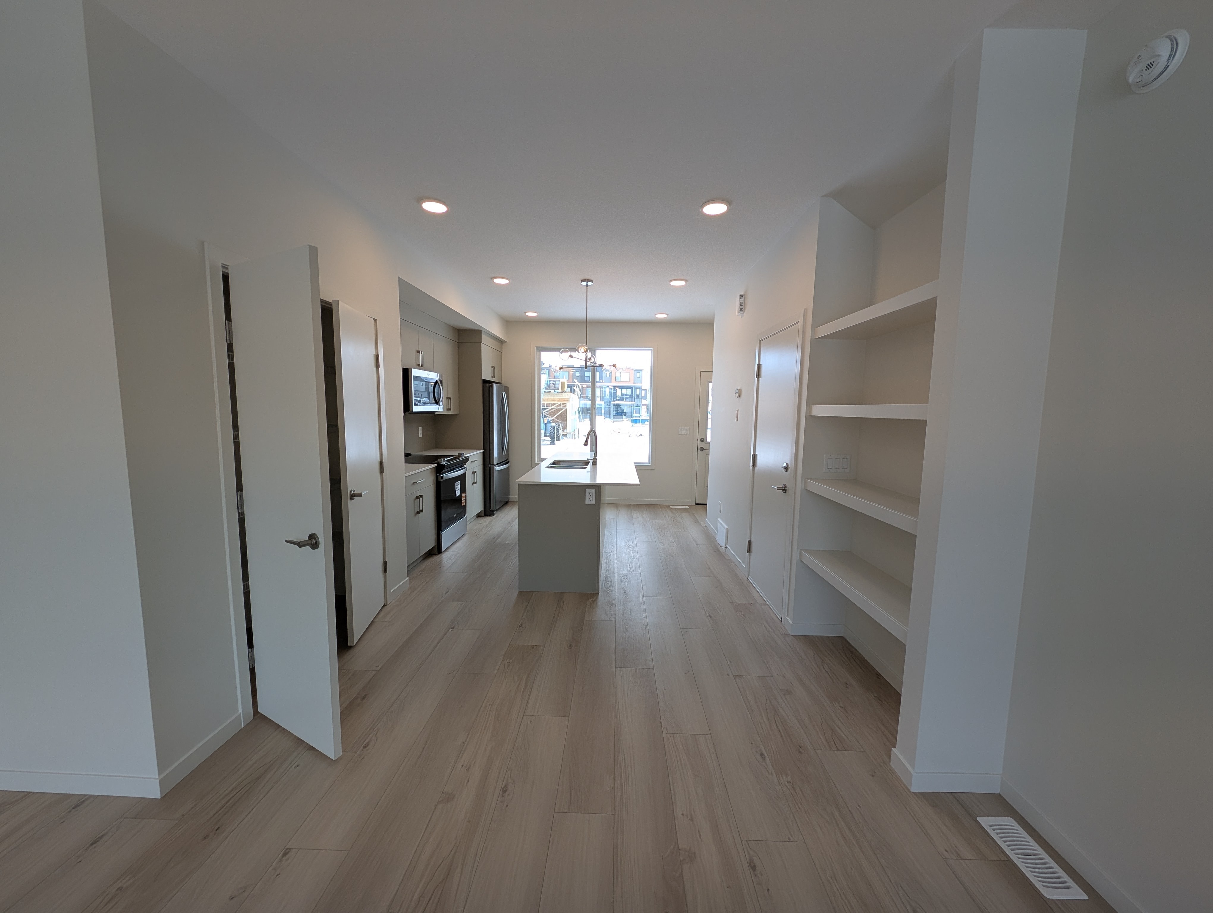 Brand new 3 Bed, 2.5 Bath House (Main Floor)Alces - photo 3