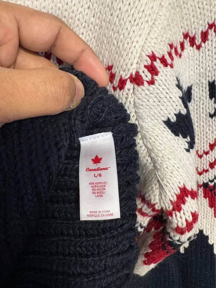 Canadiana Christmas Sweater - Kids Large - 9-11yrs Boys USED - photo 2