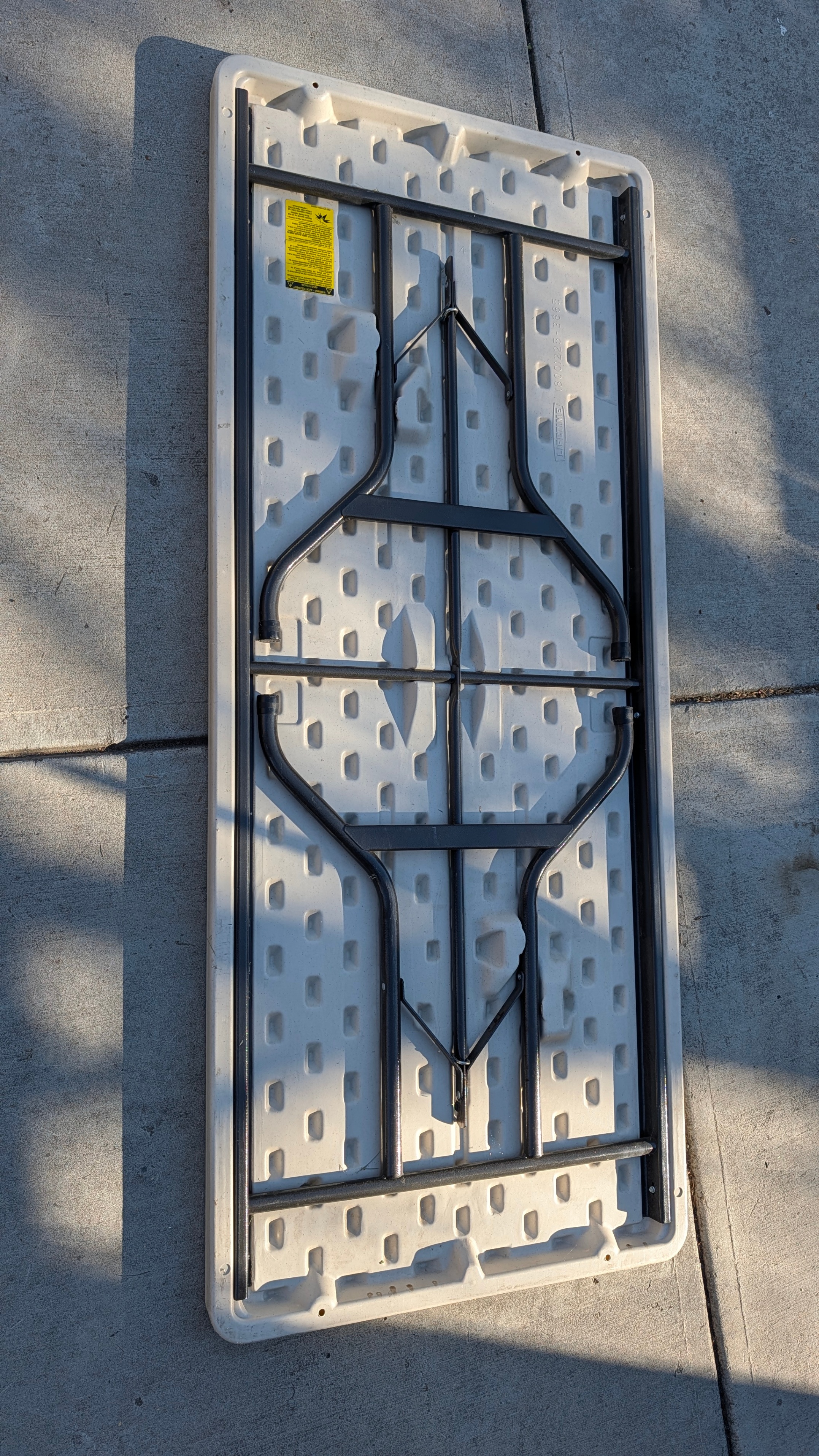 6' Plastic Indoor/Outdoor Table with Folding legs - photo 2