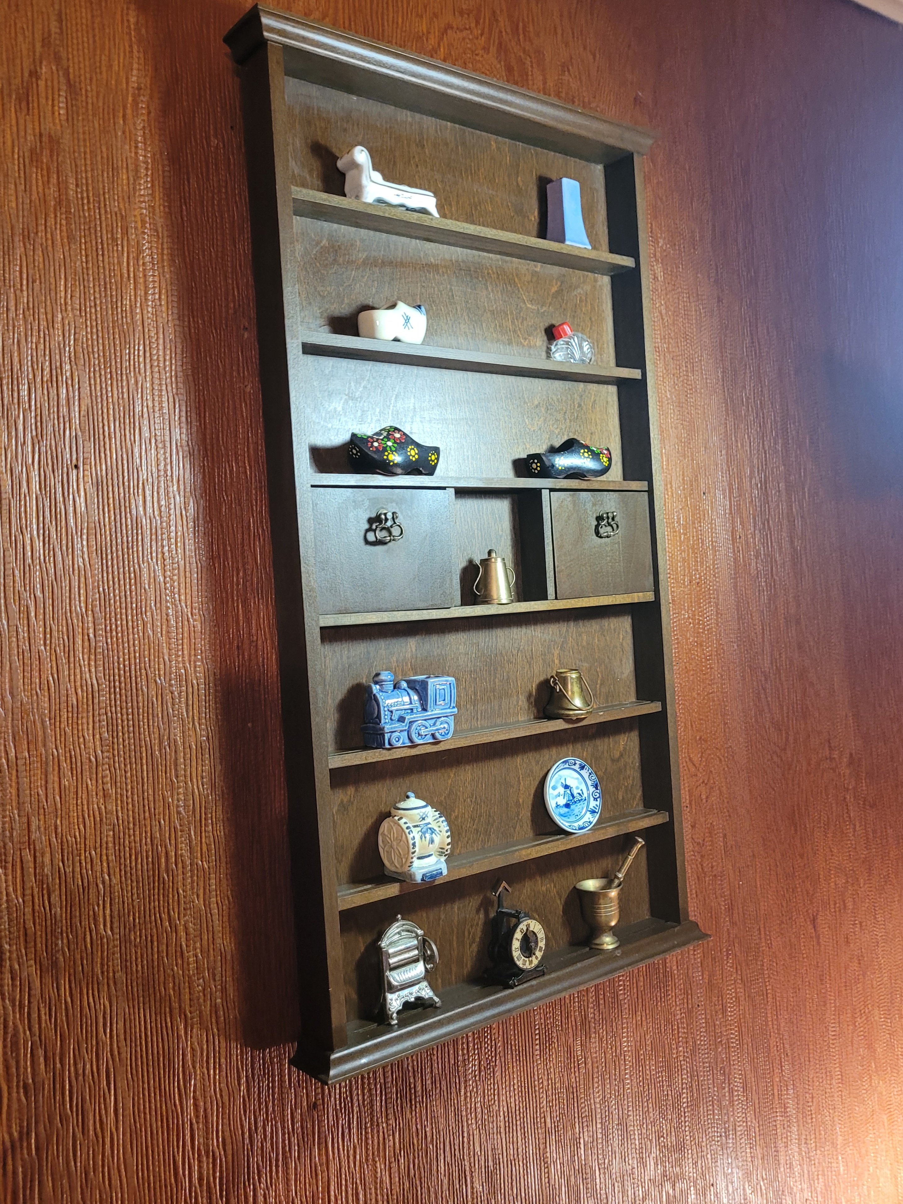1970s Wooden Shadow Box Display Wall Shelf with 13 TIny Trinkets - photo 3