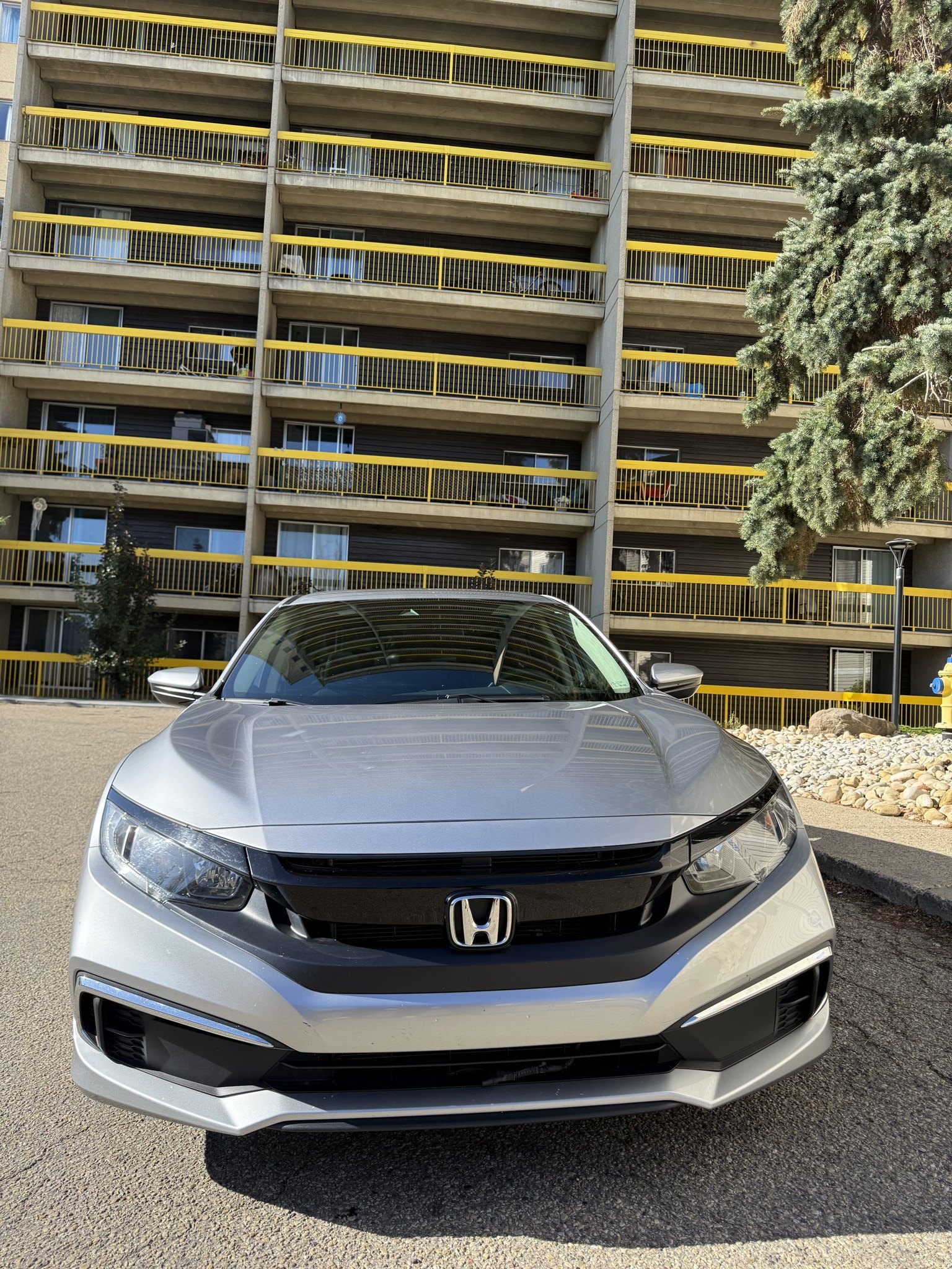 2021 Honda Civic LX Sedan – Silver – 91,000 km - photo 2