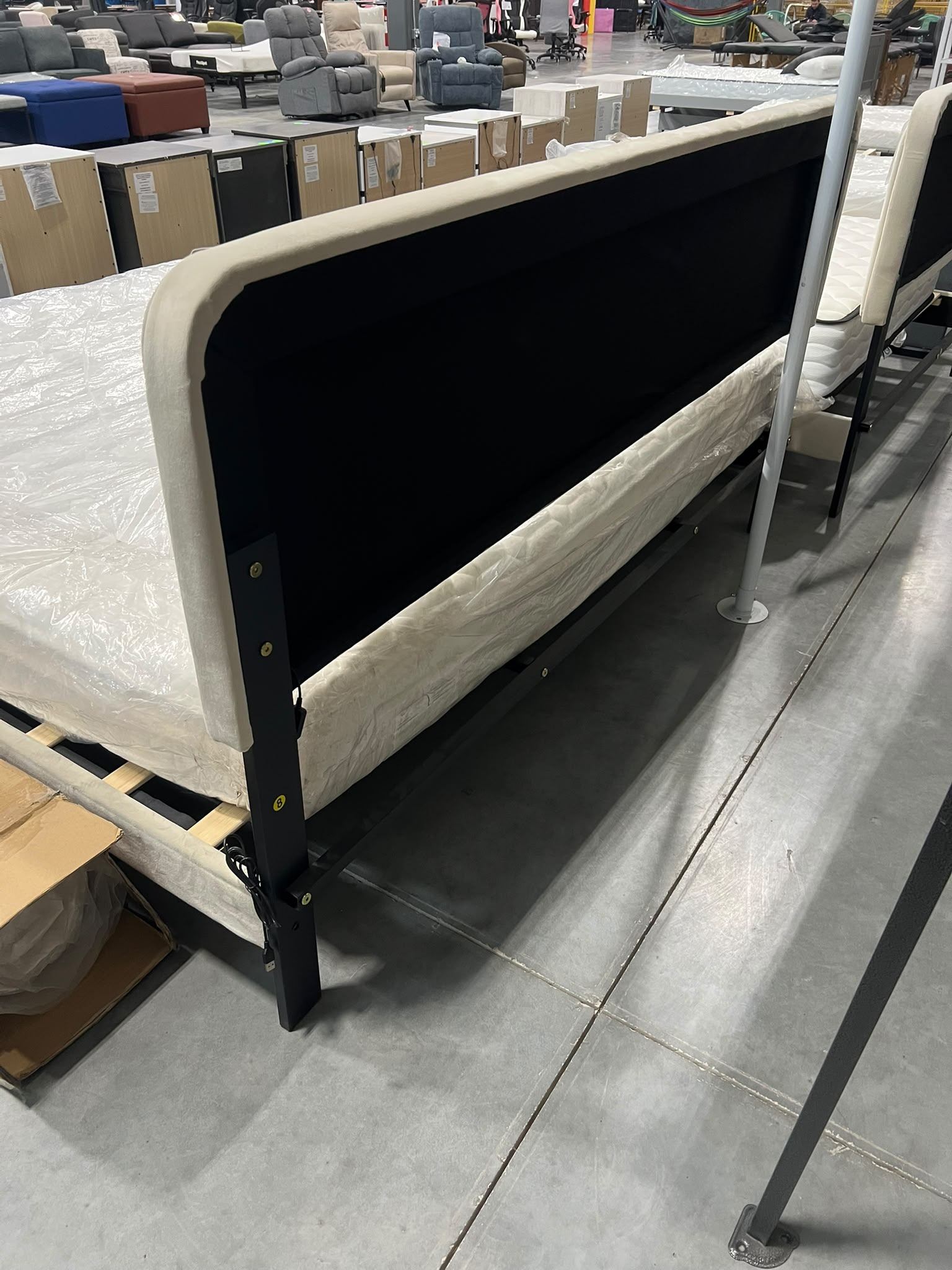 Cream King Bed $199 🛏️ Brand New – LED Headboard - photo 2