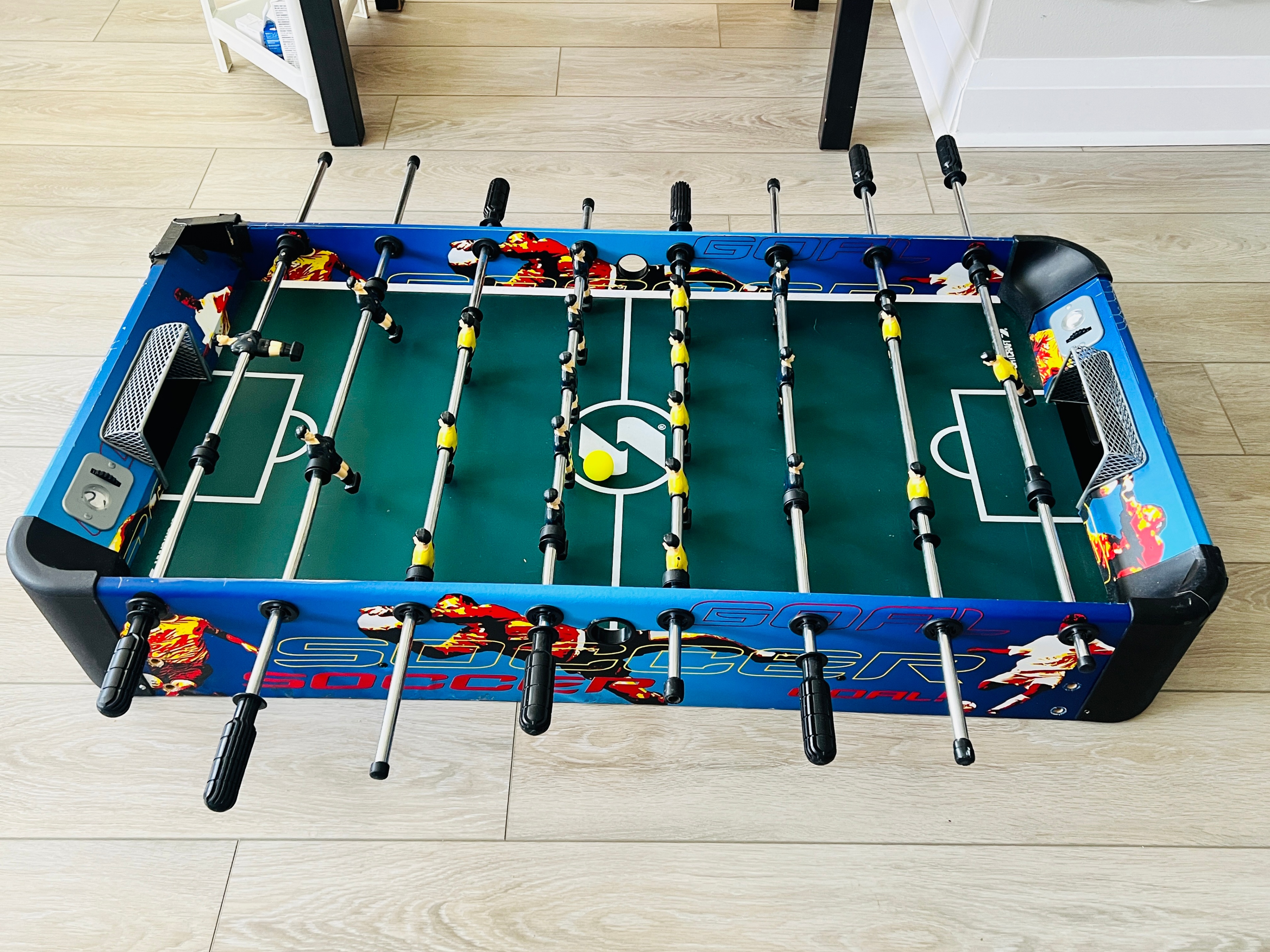 Tabletop foosball / soccer game 4ft x 2ft - photo 4