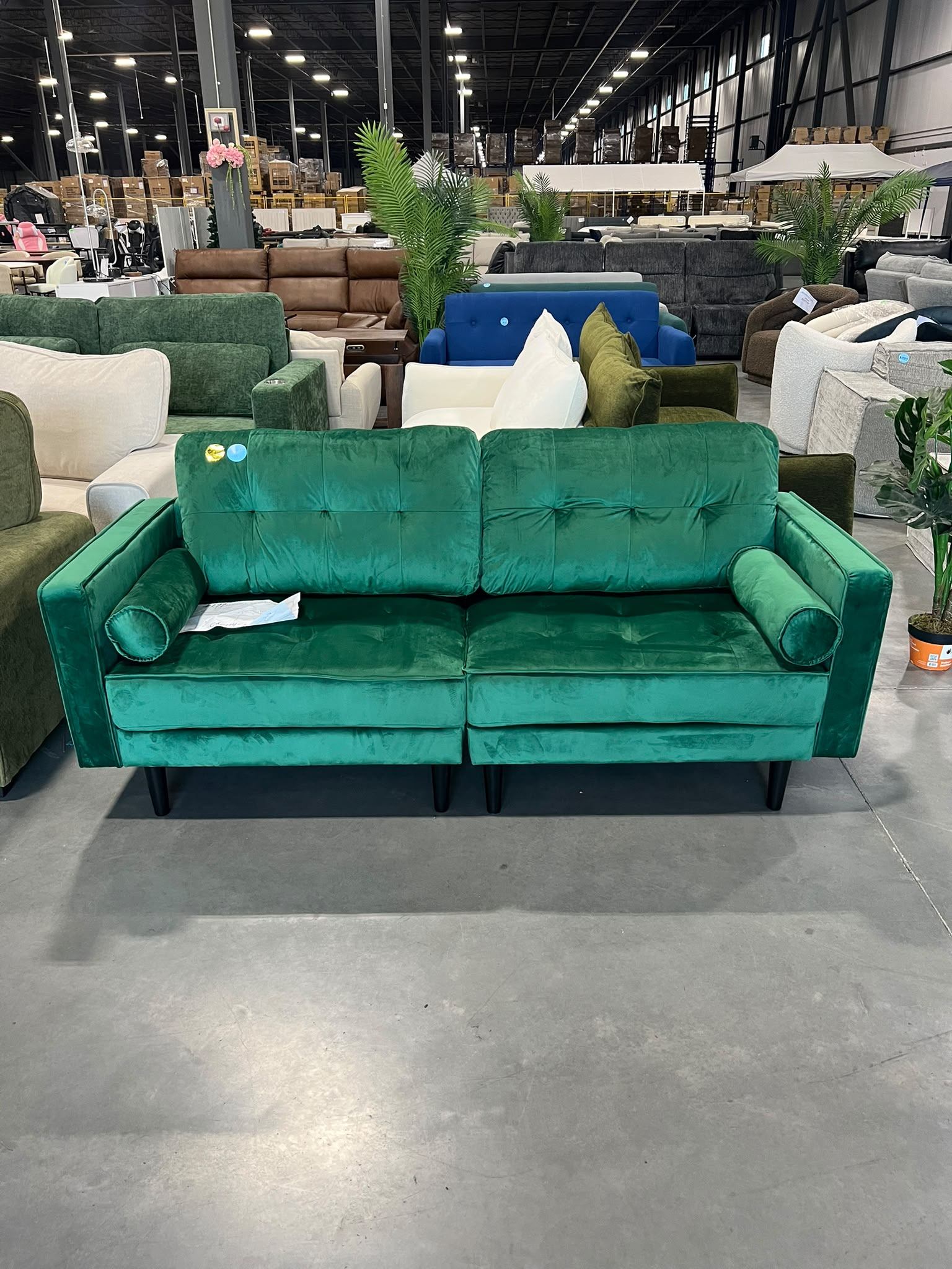 ✅ Brand new emerald green velvet sofa — $199