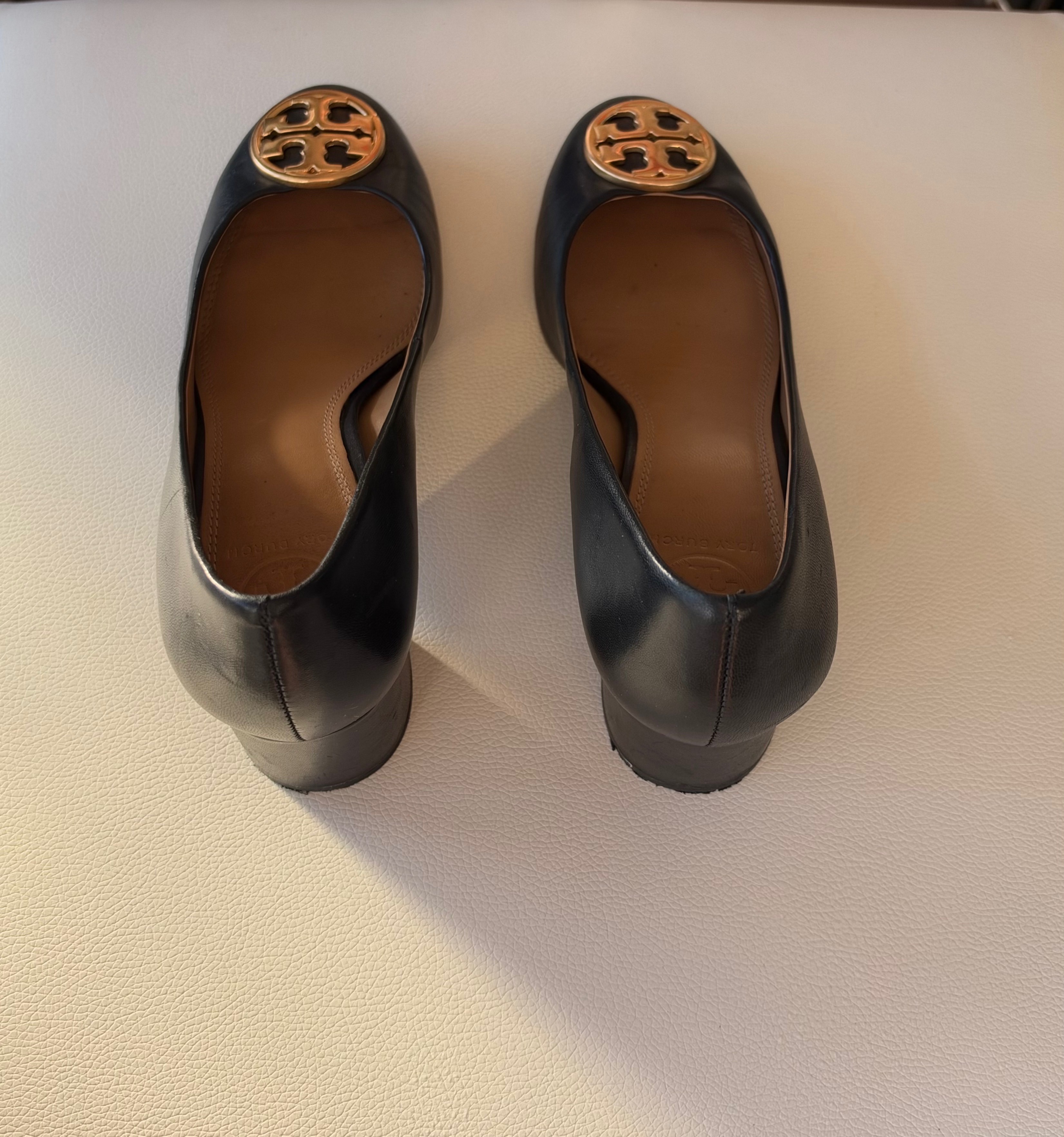 Tory Burch Chelsea Black Leather Pumps - Size 6.5, Like New - photo 3