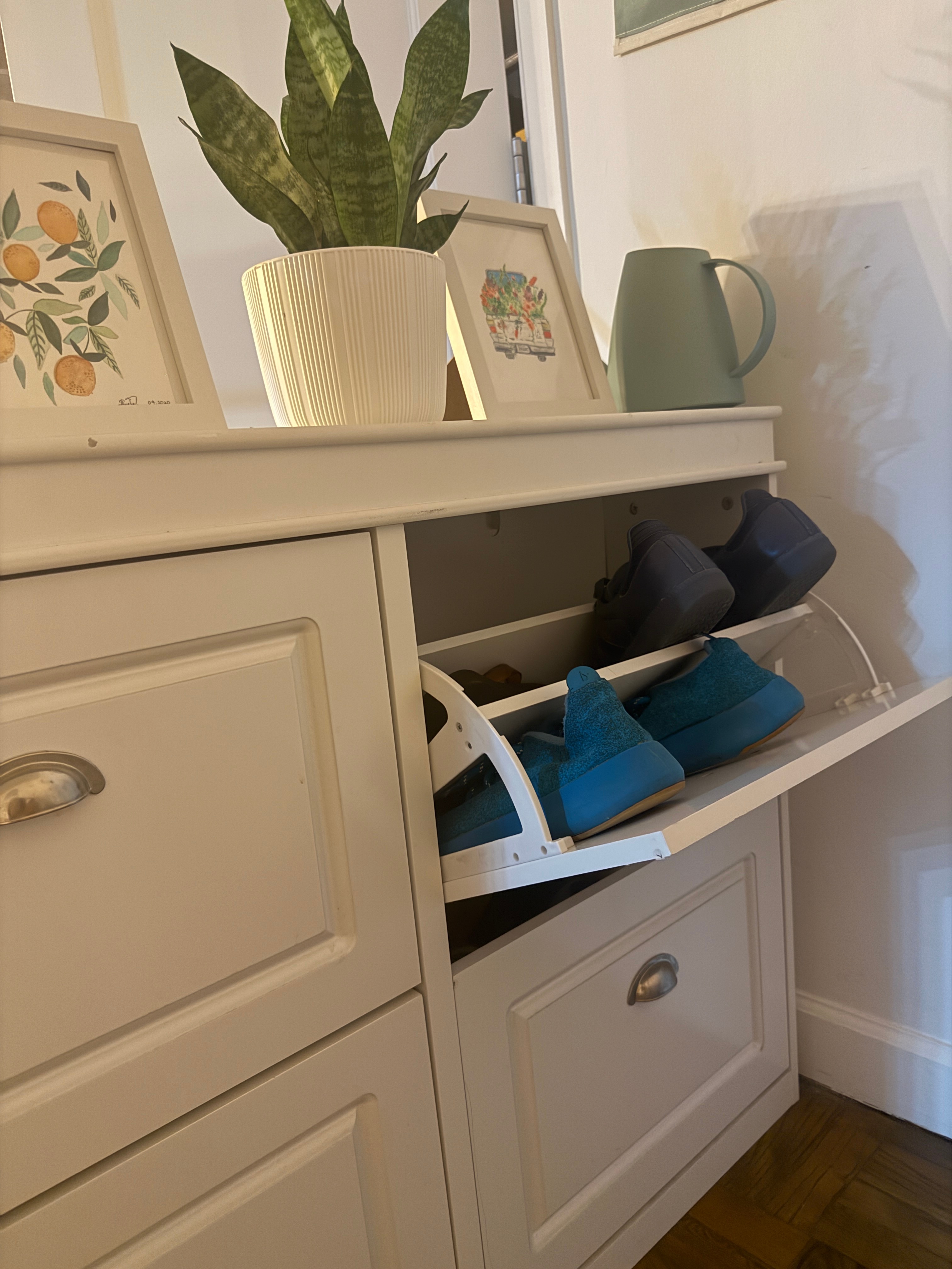 White Shoe Cabinet - 4 Tilt-Out Compartments - photo 2