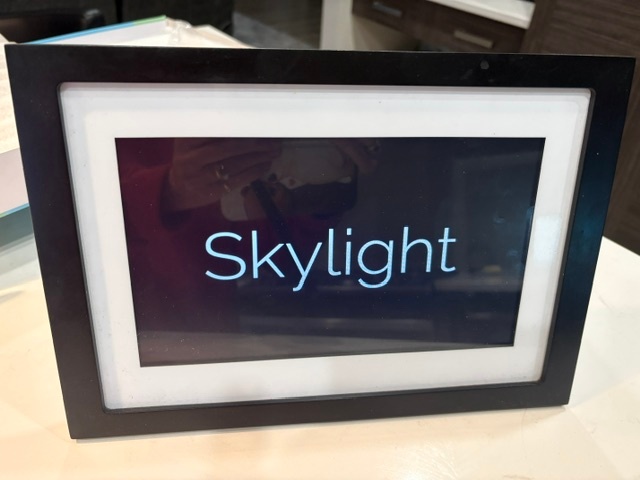 Skylight 10" Digital Photo Frame – Black | Like New with Box