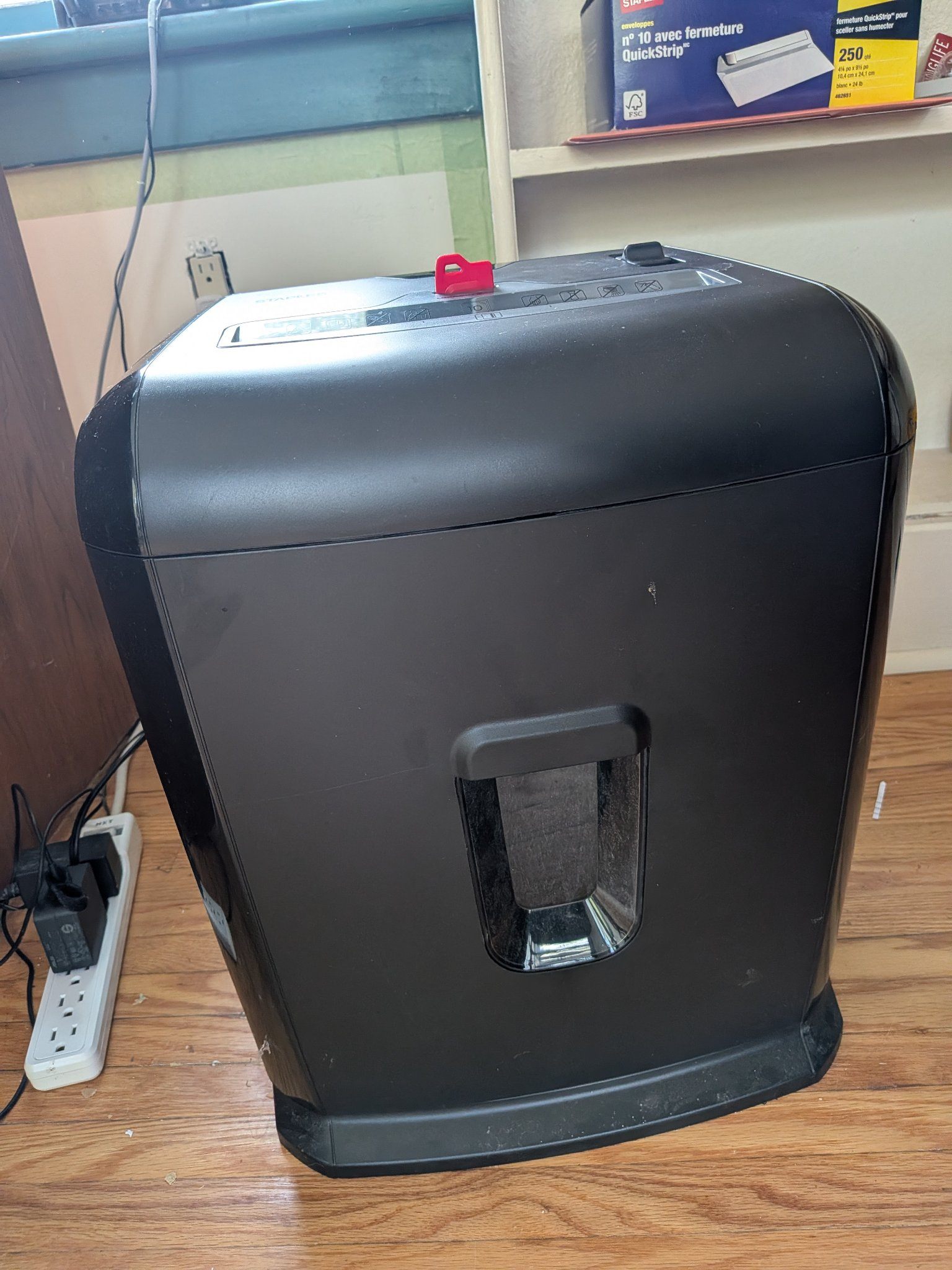 Staples 10 Sheet Paper Shredder, Black - photo 3