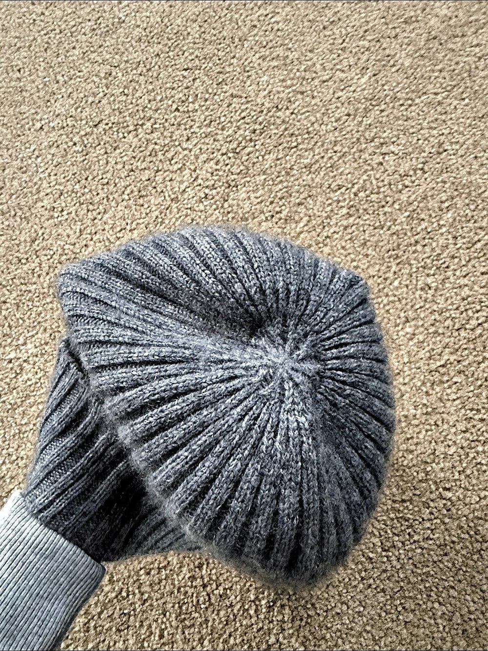 100% Cashmere Ribbed Knit Beanie in Gray - photo 3