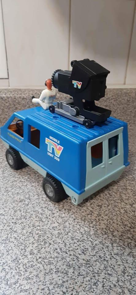 Vintage 1977 309 Fisher Price plastic toy TV reporting van car. - photo 3