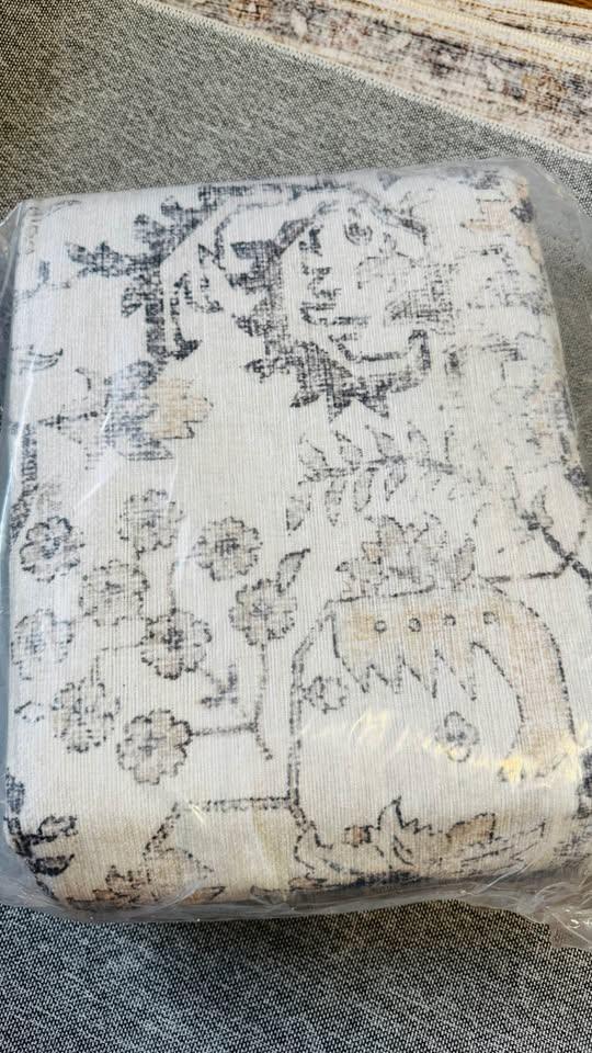 New - 5x7 Washable Rug / Carpet - Vintage Floral (2 available) - photo 3