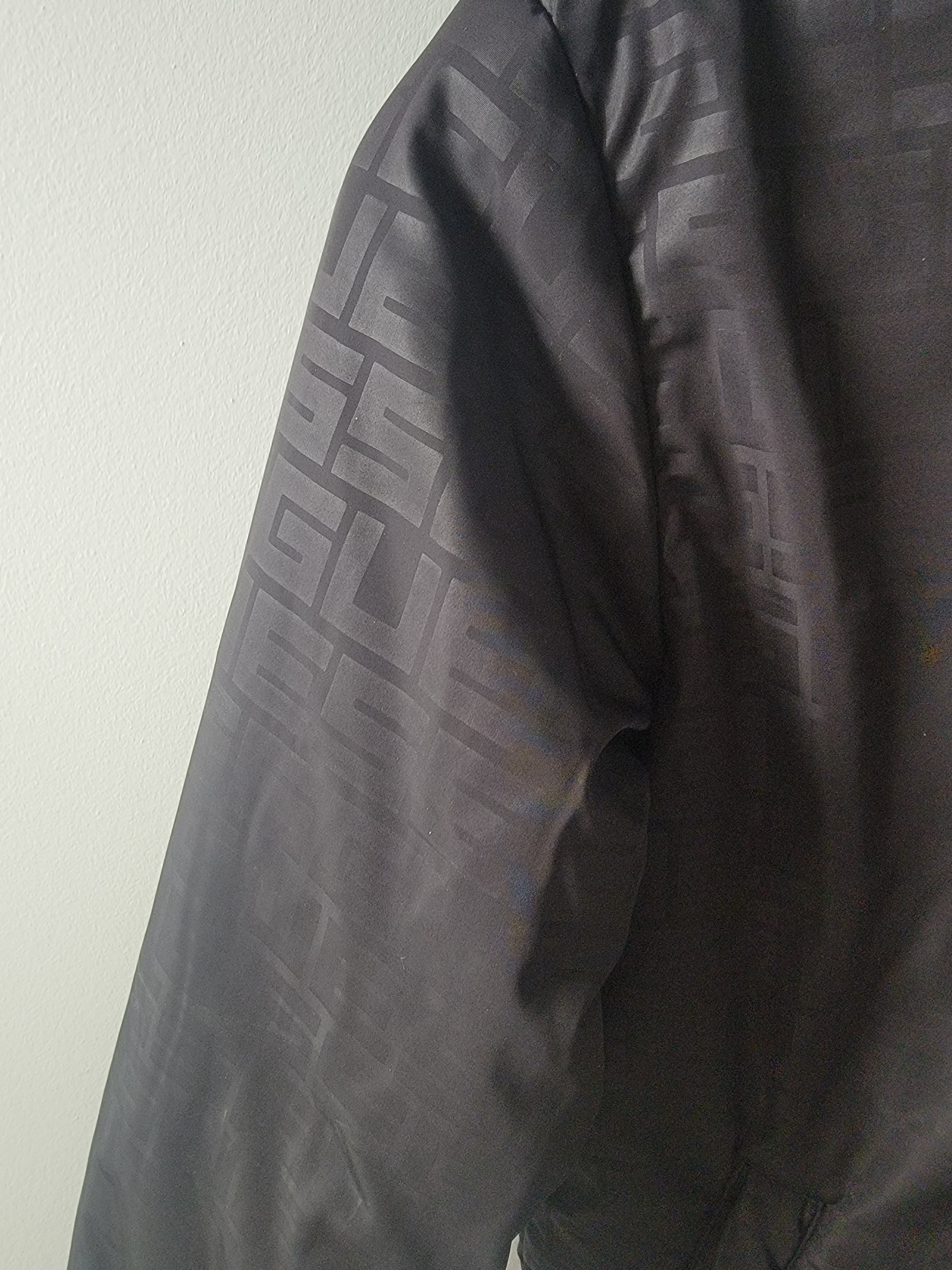 Kids Guess reversible bomber jacket measurements in ad - photo 5