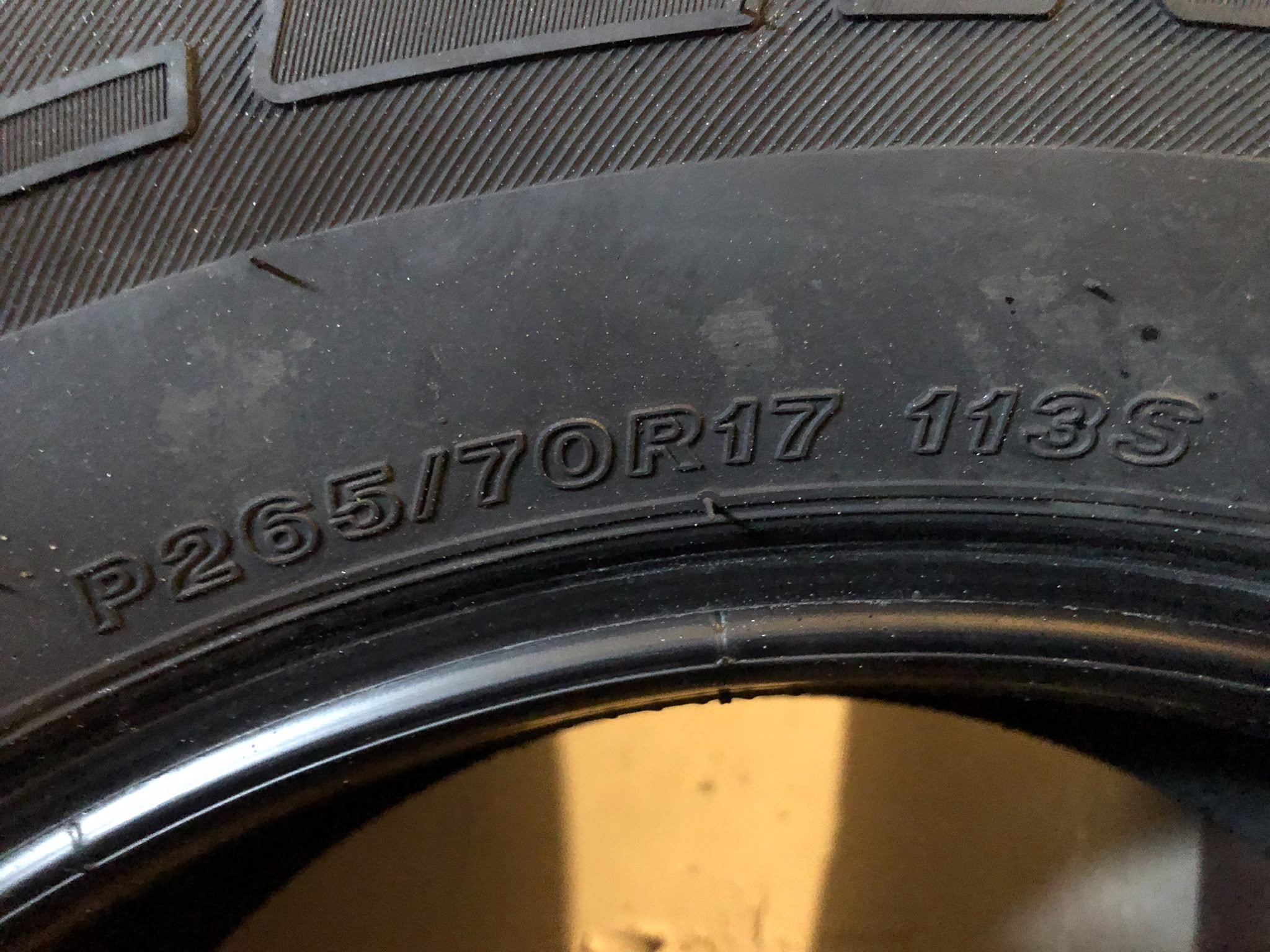 Bridgestone Dueler - 265/70R17 - 4 Tires - photo 2