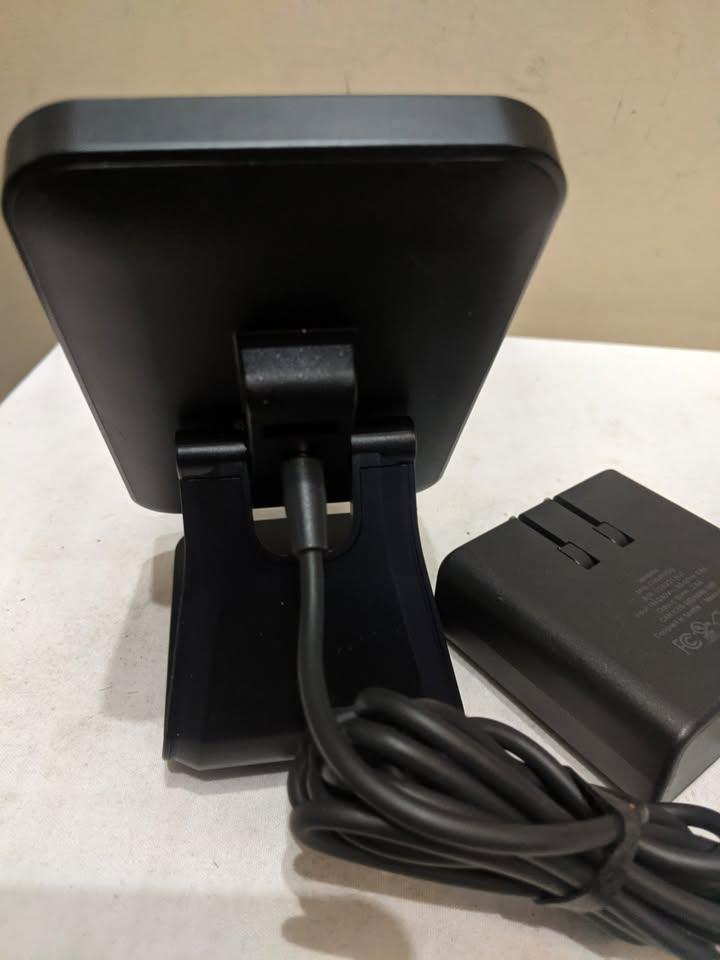 Ubio Labs 15 W Wireless Charging Stand or similar one - photo 4