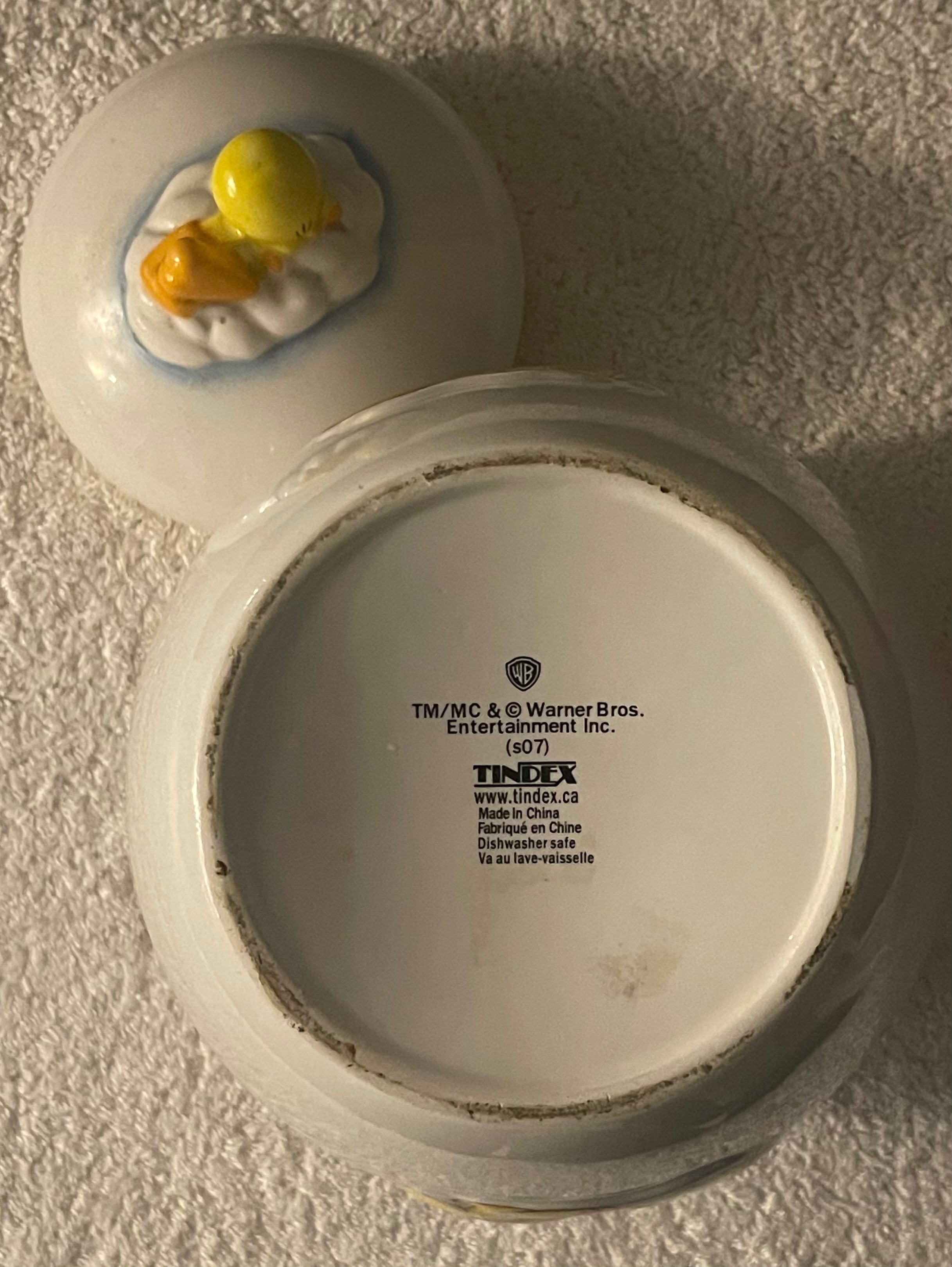 2007 Warner Bros Tweety Bird 3D Embossed Ceramic Cookie Jar - photo 3
