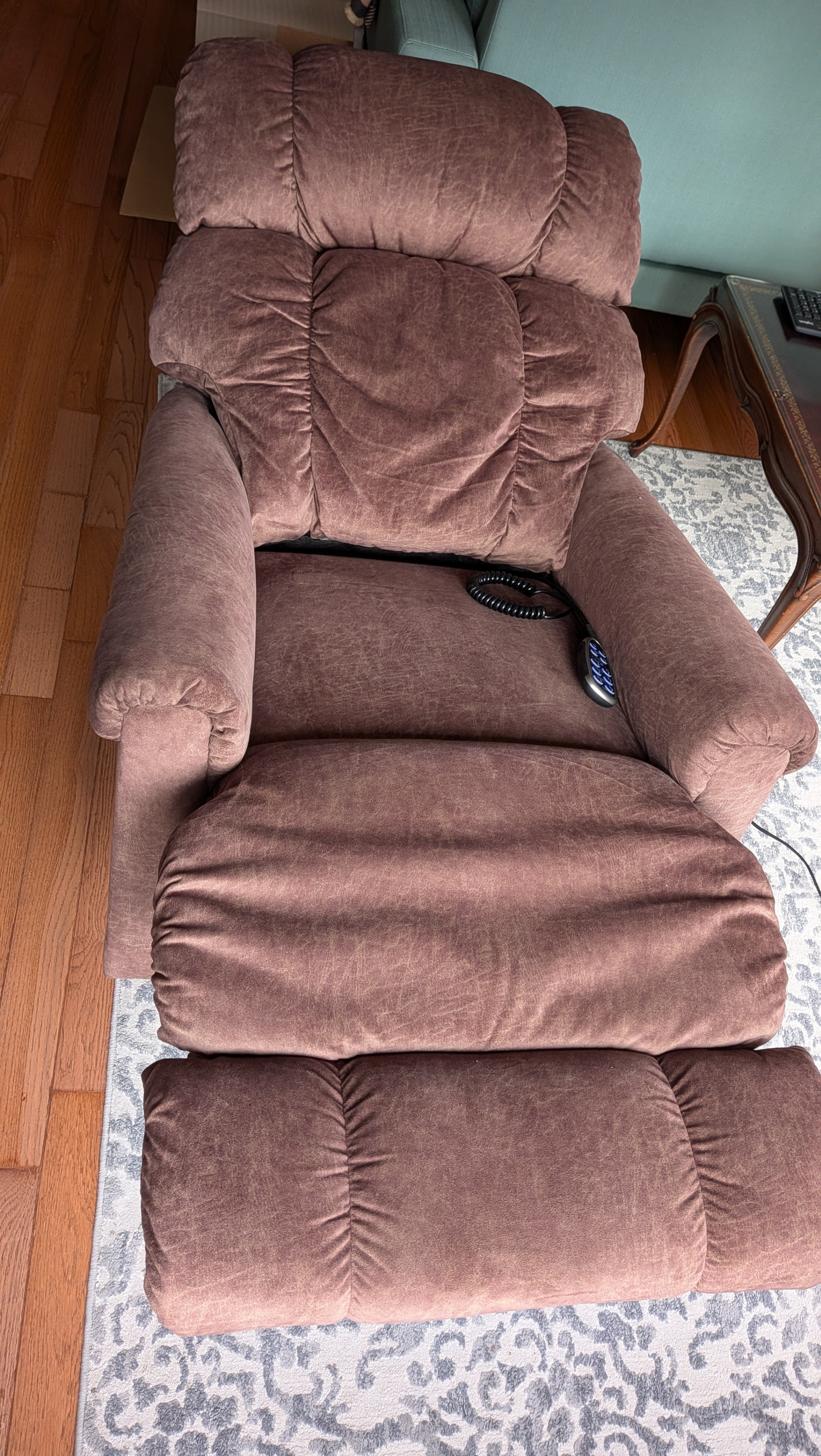 La-Z-Boy Power Lift Recliner Chair – $450 OBO - photo 5