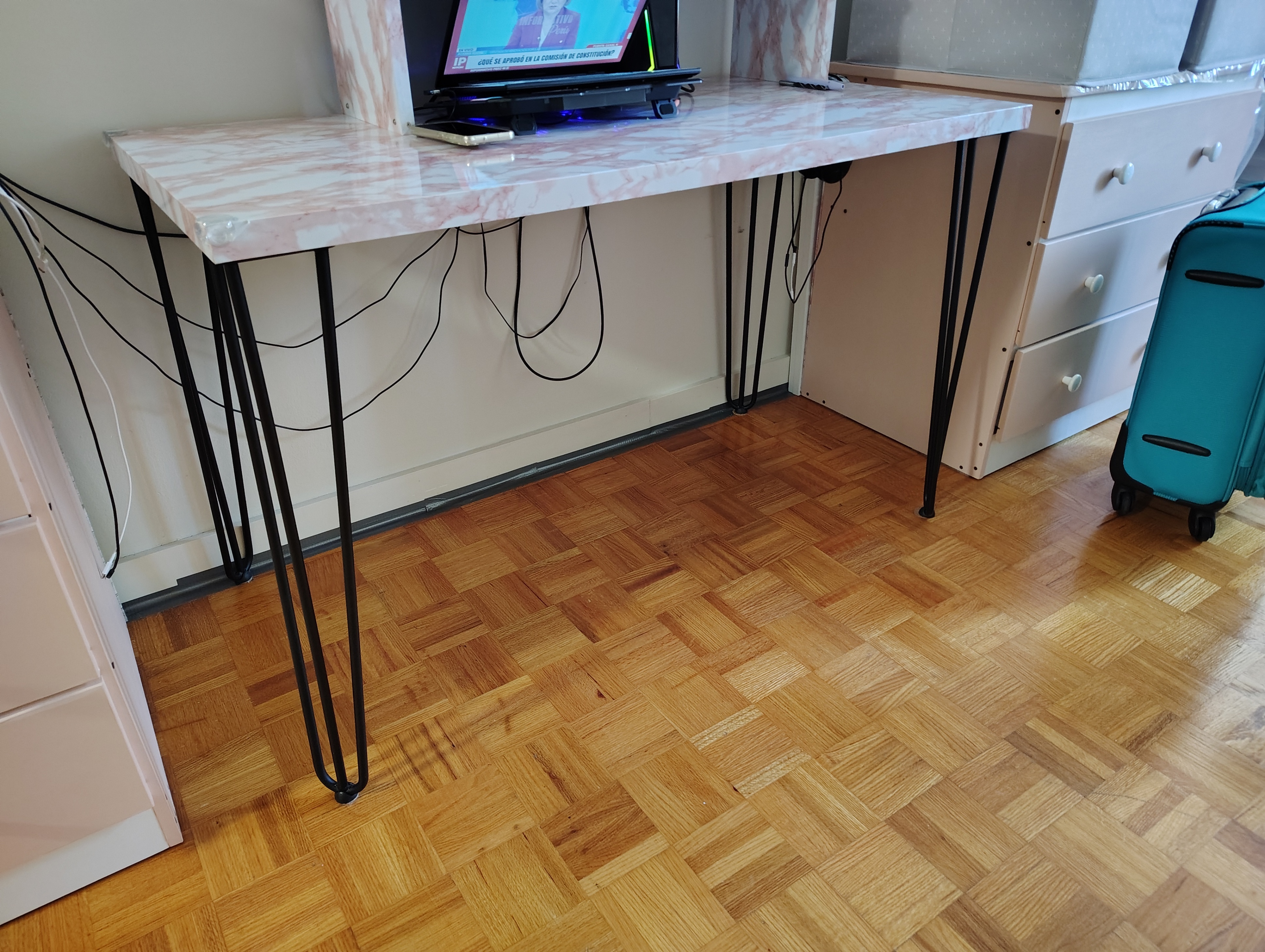 ikea desk - photo 2