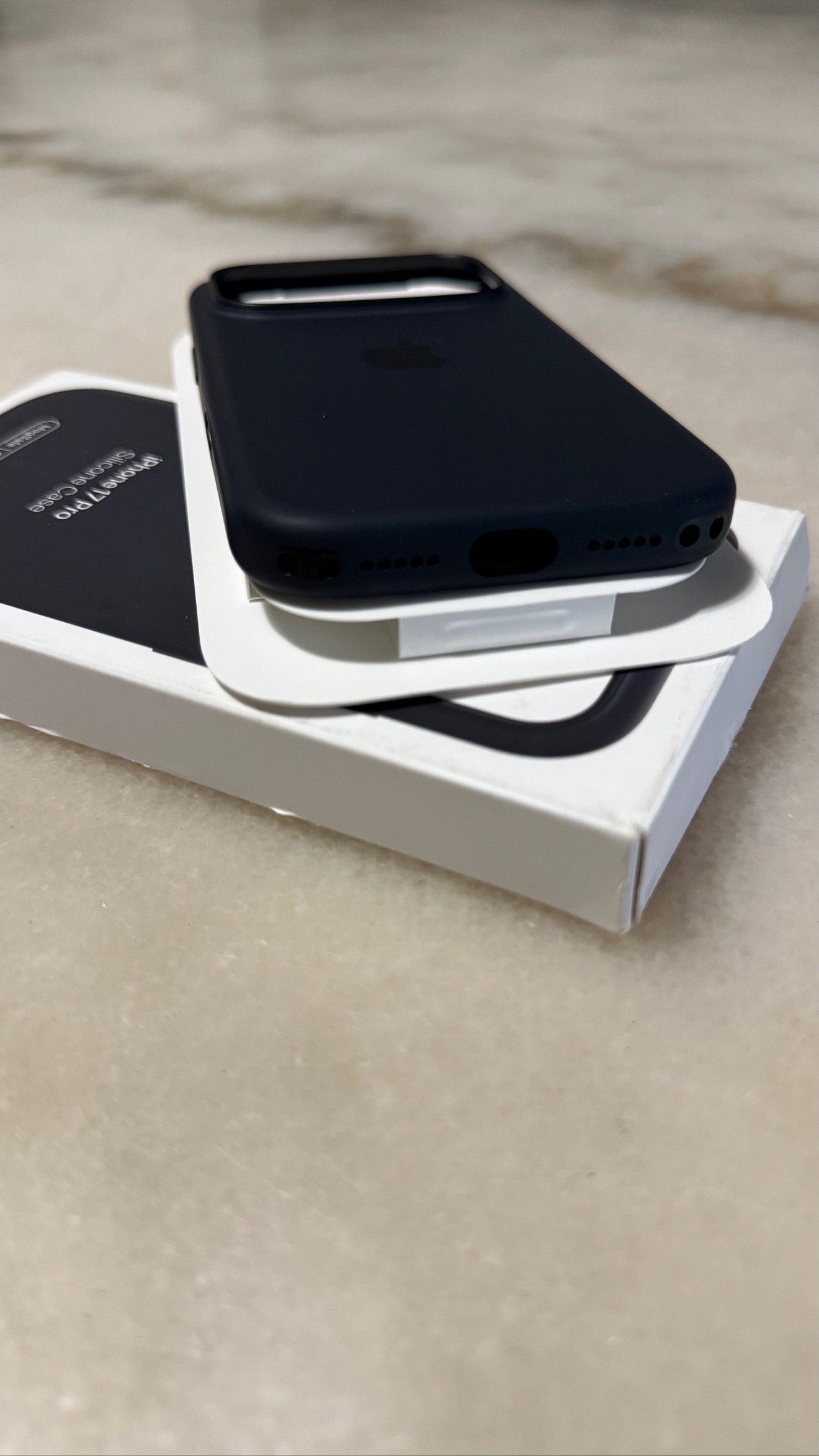 NEW Apple Silicone Case with MagSafe for iPhone 17 Pro - photo 4