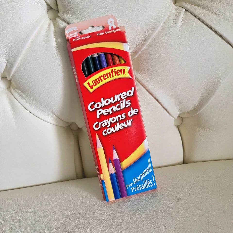 vintage box of 8 Laurentien coloured pencils featuring