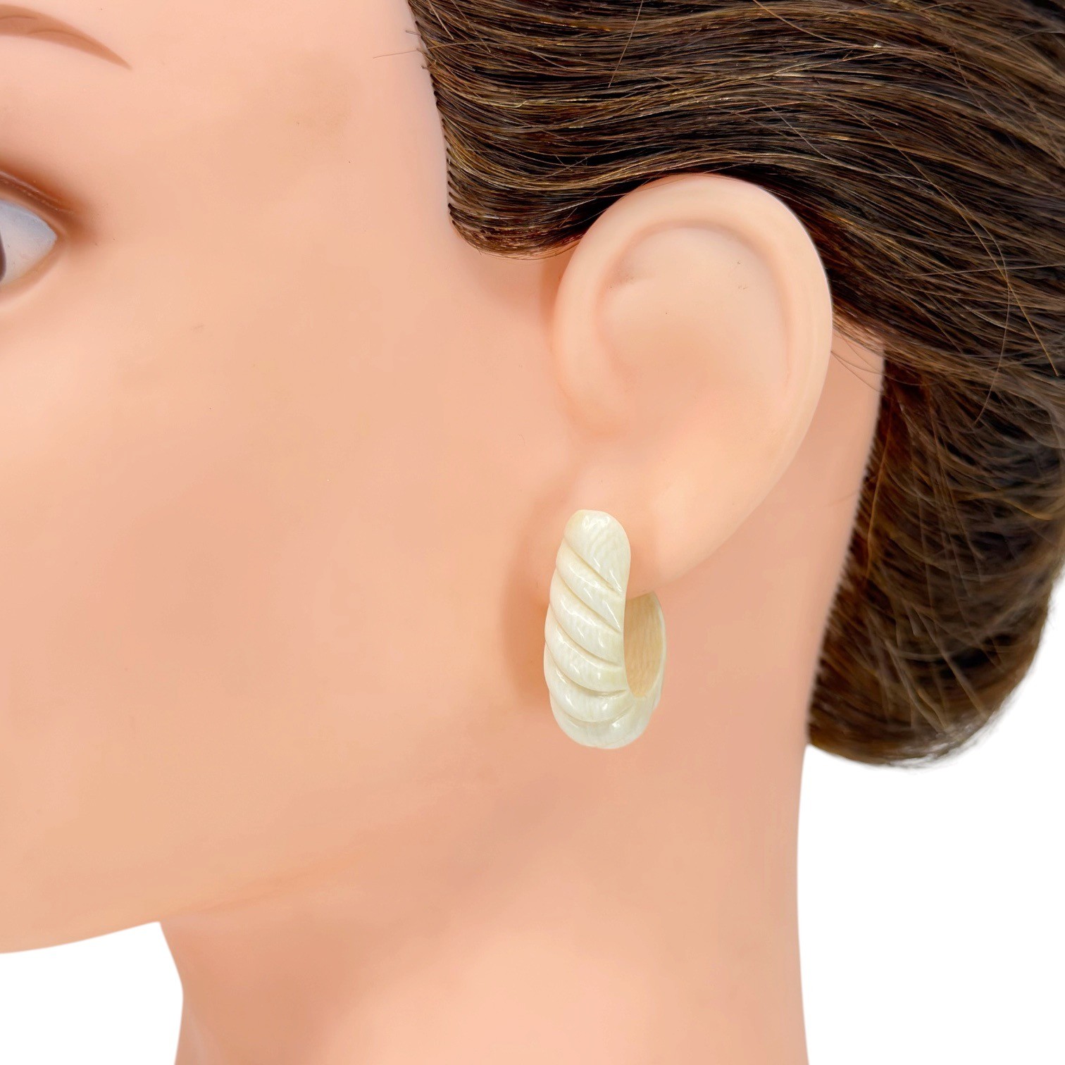 Vintage 14k gold carved bone shrimp J hoop earrings - photo 4