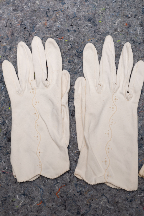 Lot of 3 Pairs Vintage Embroidered Cotton Gloves - photo 3