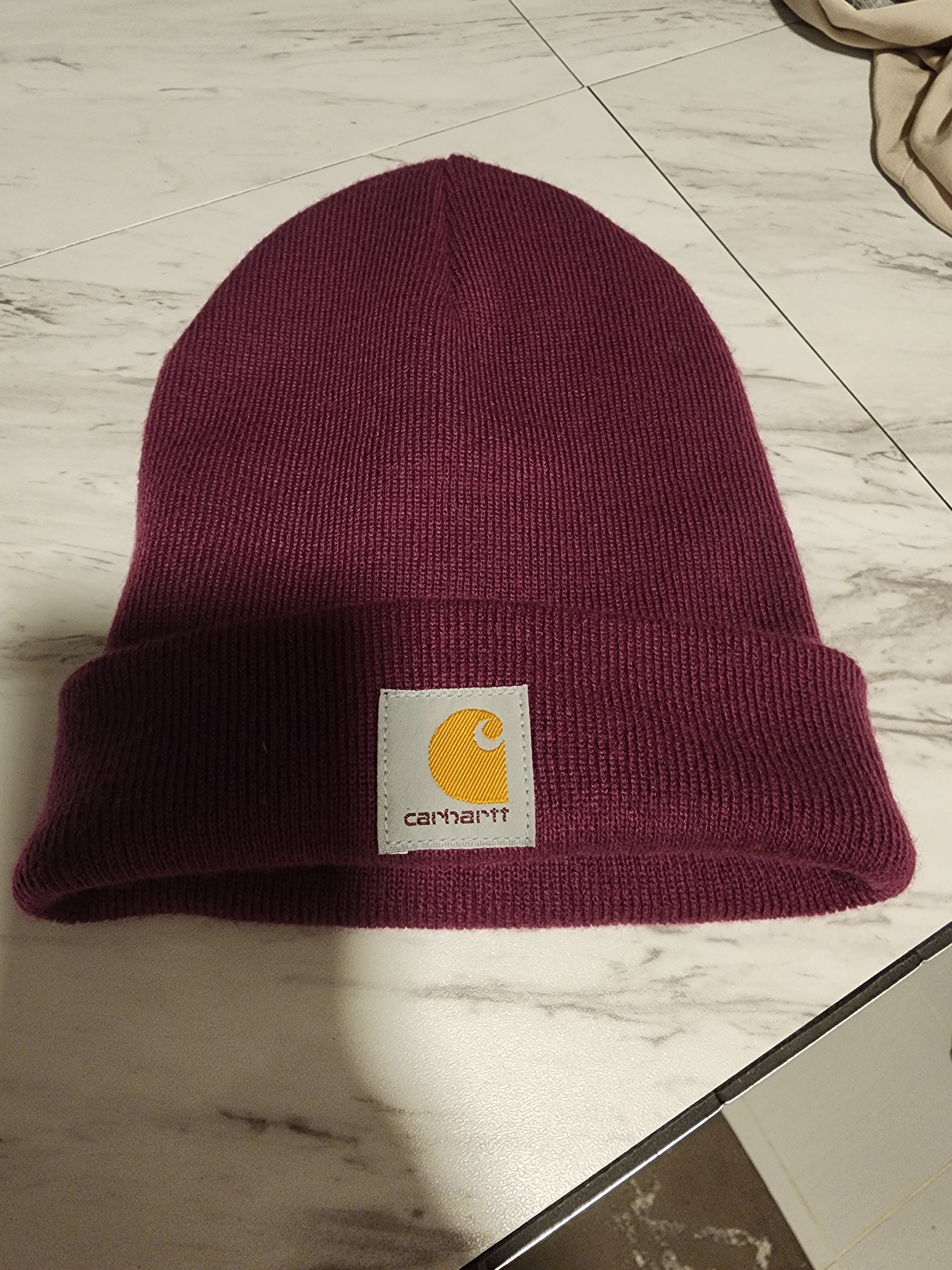 One size fits all Carhart hat (8x9 inches) excellent condition