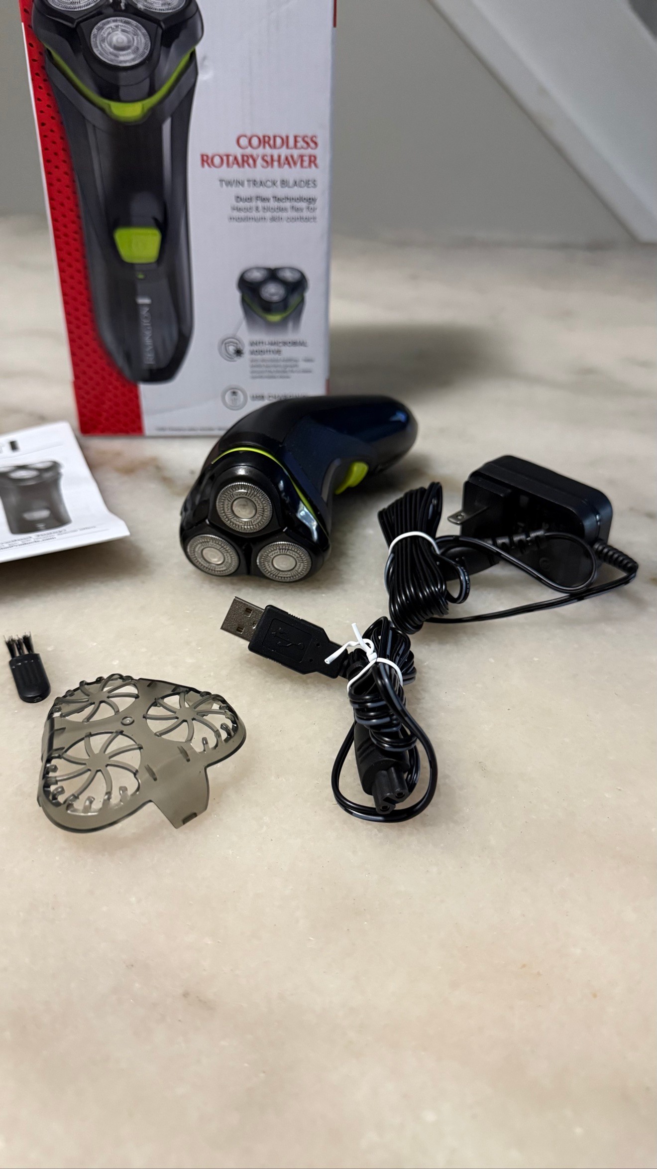 NEW Remington Cordless Rotary Shaver - photo 2