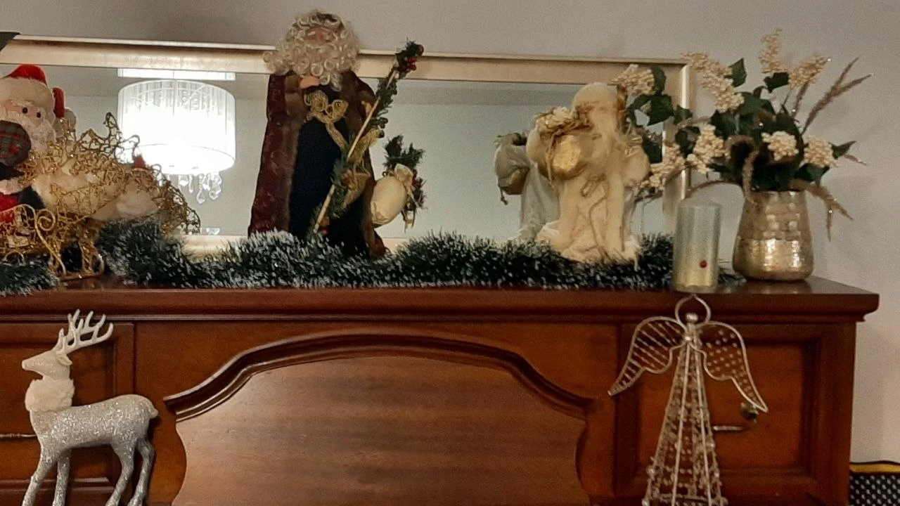 Decorative Christmas Santa Claus Figurine - photo 4