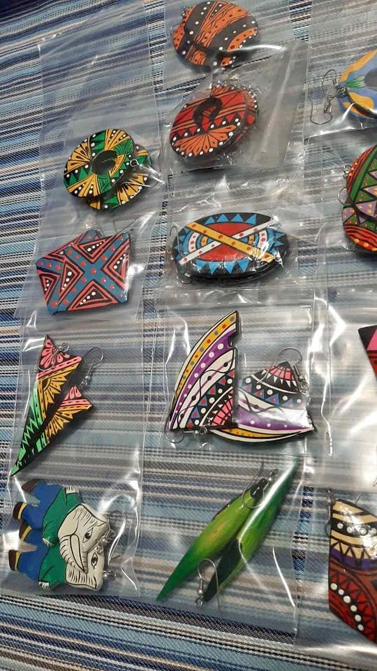 Vintage NEW  NOS hand painted hanging earrings Indonesia $5 each