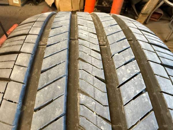 PAIR of 245/45/20 M+S Goodyear eagle touring with 95% tread - photo 3
