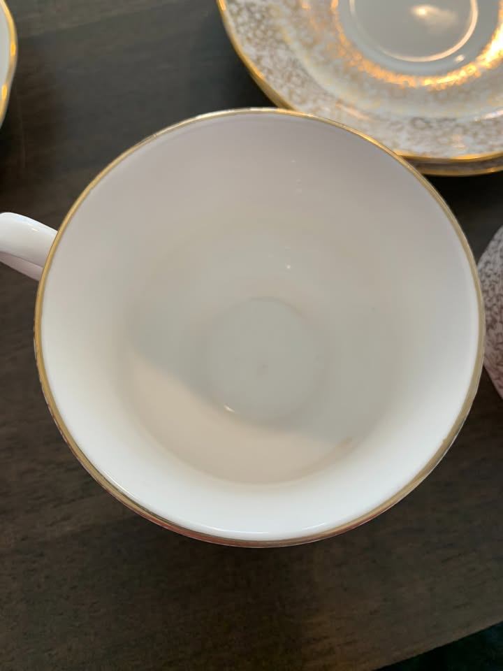 Queen Anne Bone China Teacup and Saucer Set - photo 3