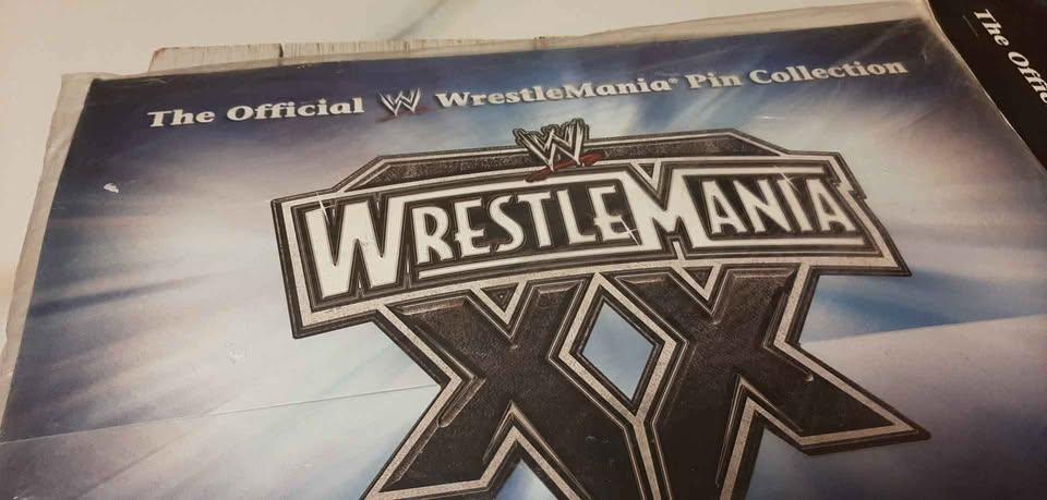 The official wrestlemania lapel Pin collection sealed 2004 - photo 2