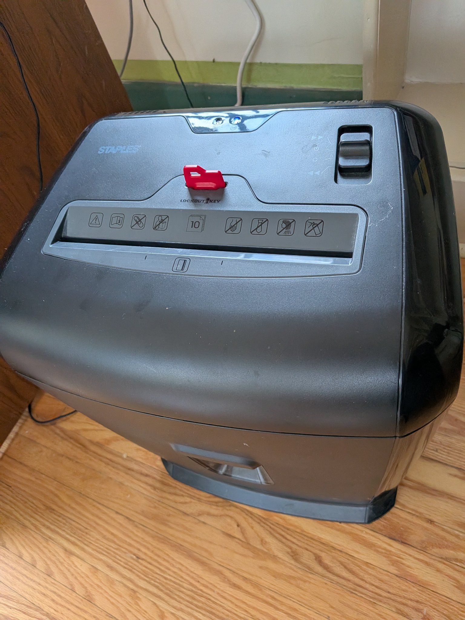 Staples 10 Sheet Paper Shredder, Black - photo 2
