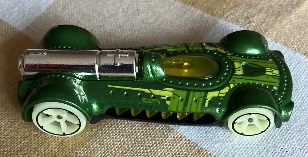 2010 Hot Wheels HW Imagination Retro-Active Green