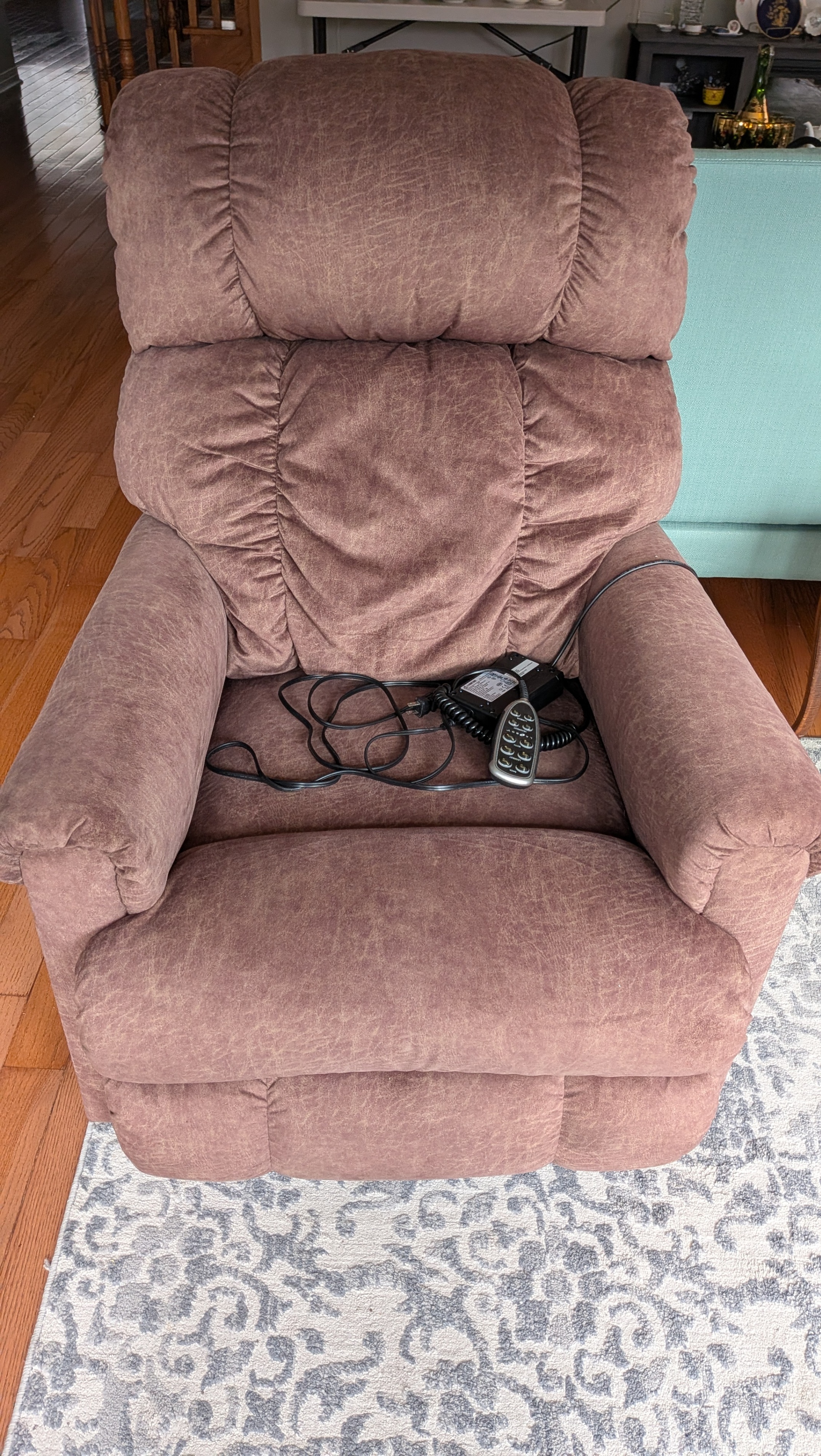 La-Z-Boy Power Lift Recliner Chair – $450 OBO