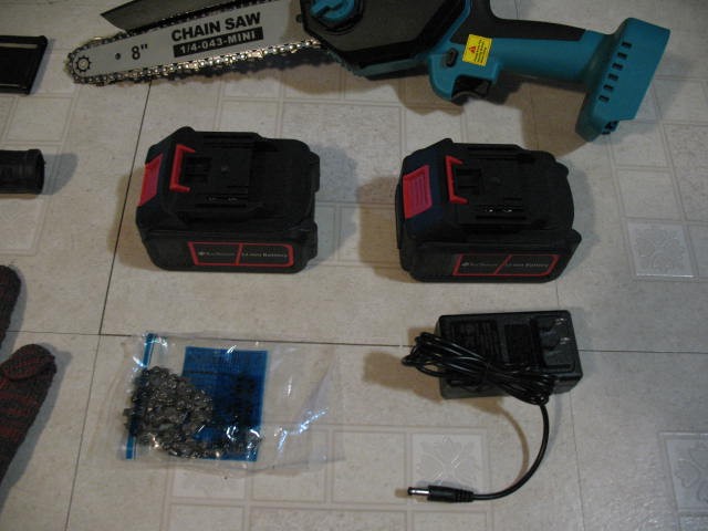 2 in 1 Pole Saw and 8 Inch Mini Chainsaw, BRAND NEW - photo 4