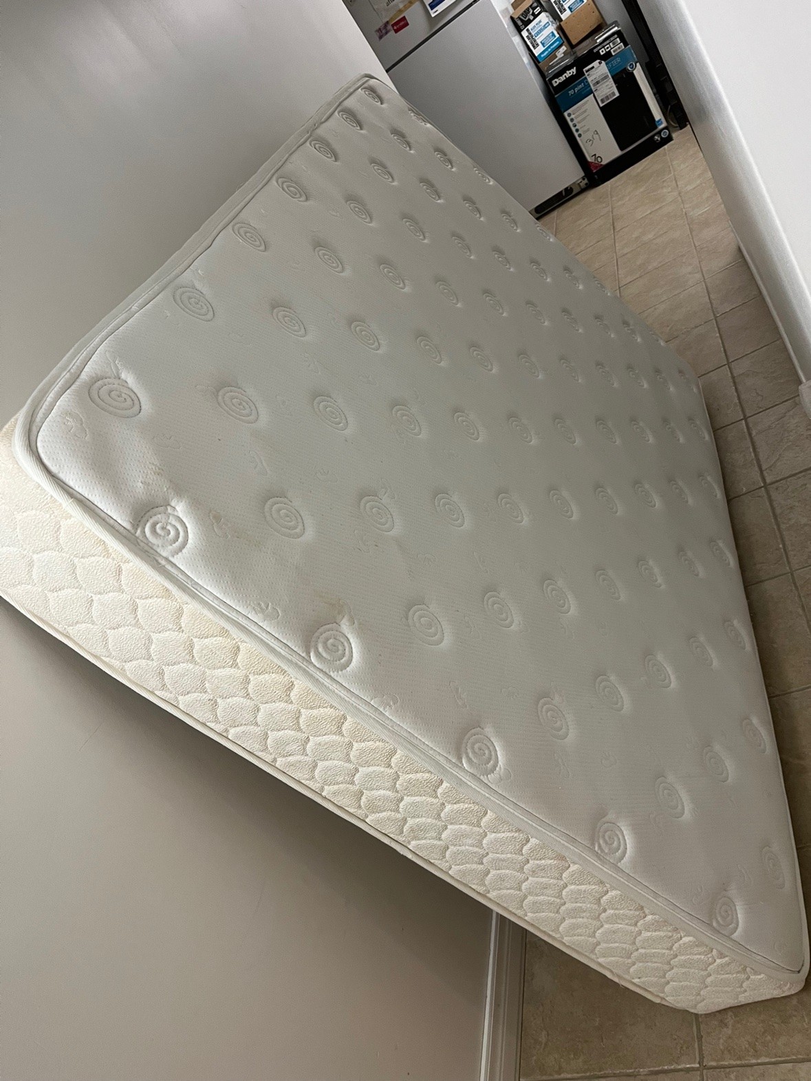 Full Size Mattress – Innerspring, Removable & Washable Cover - photo 2
