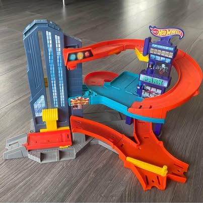 Hot Wheels Track Car Park – Like New