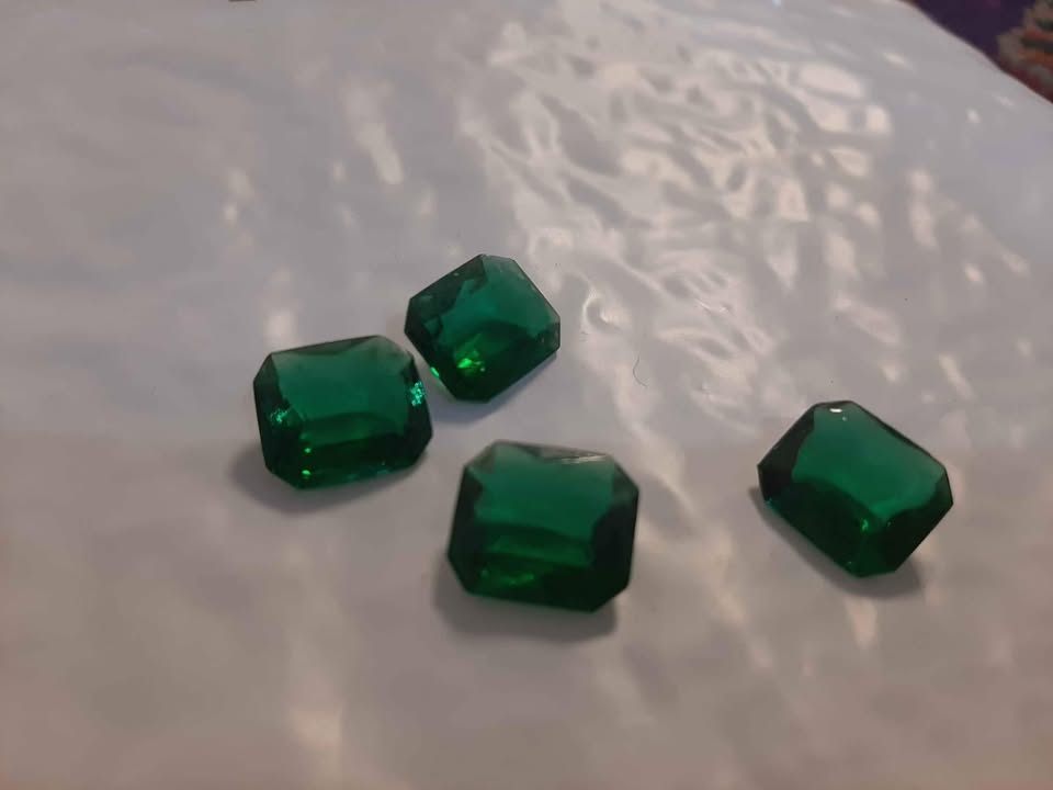 Vintage Czech glass emerald stones 14x12mm - photo 3
