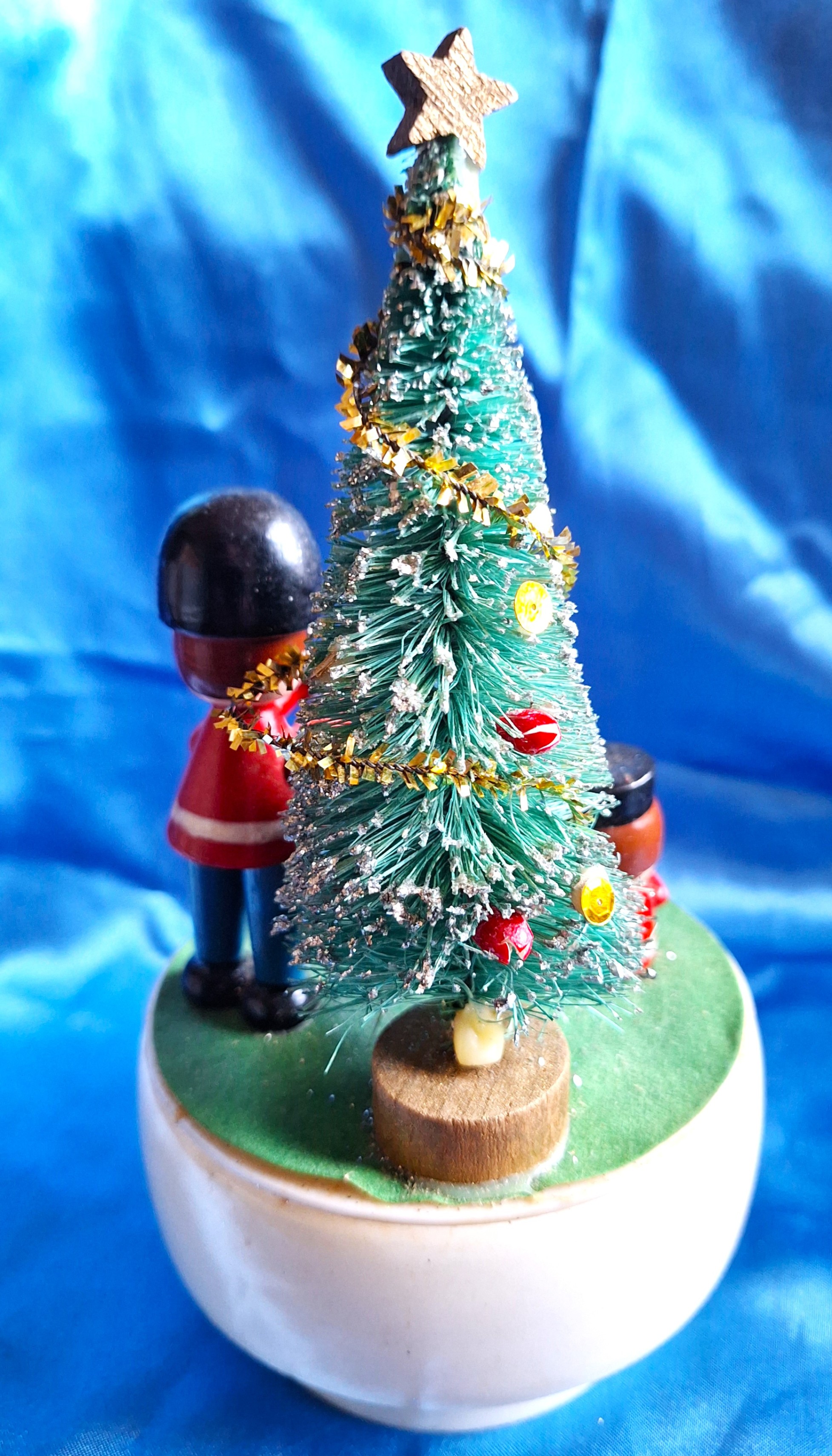 Vtg Bugle & Drummer Box Spinning Music Box Plays "Jingle Bells" - photo 3
