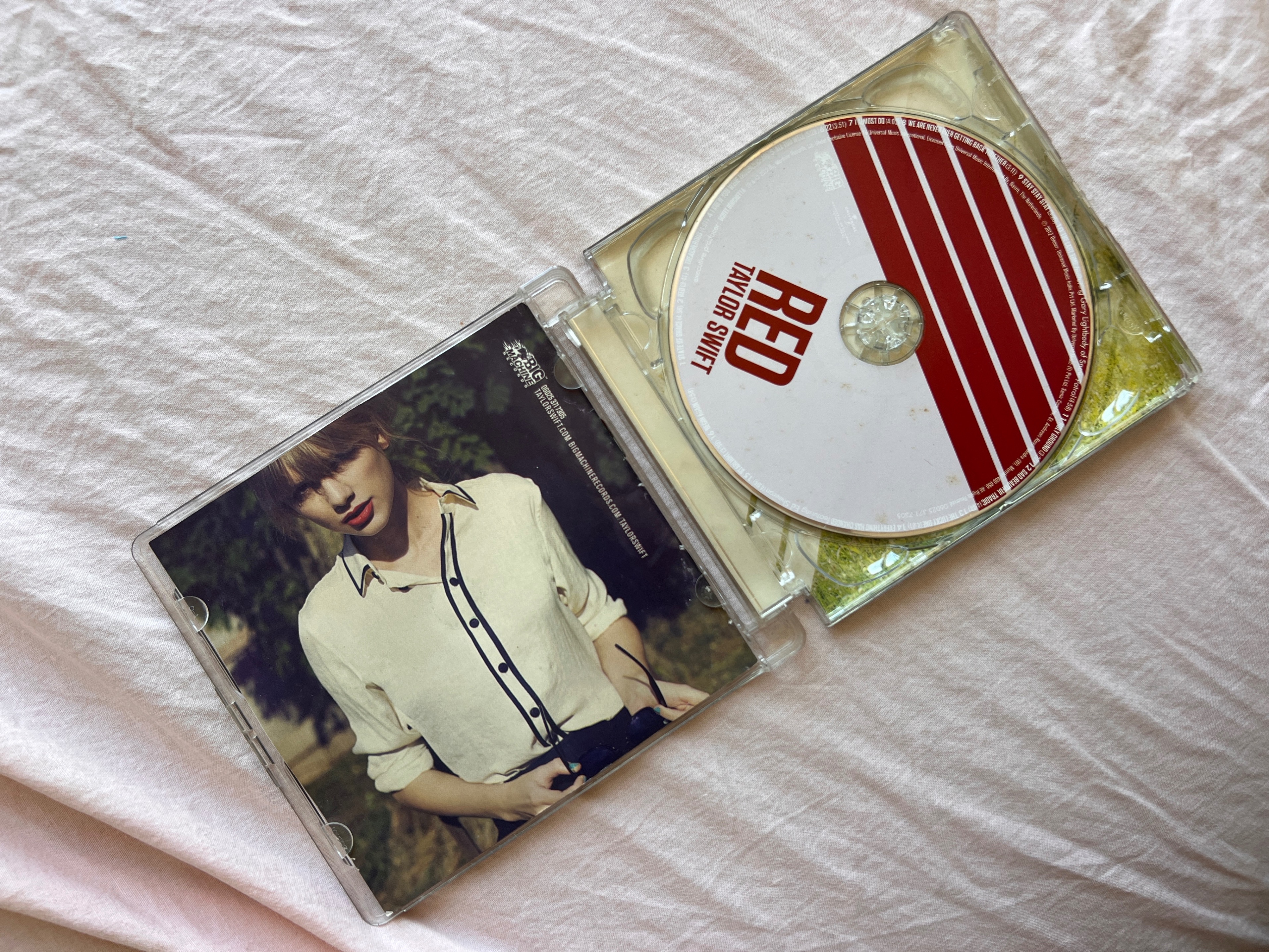 Taylor Swift RED CD - photo 3