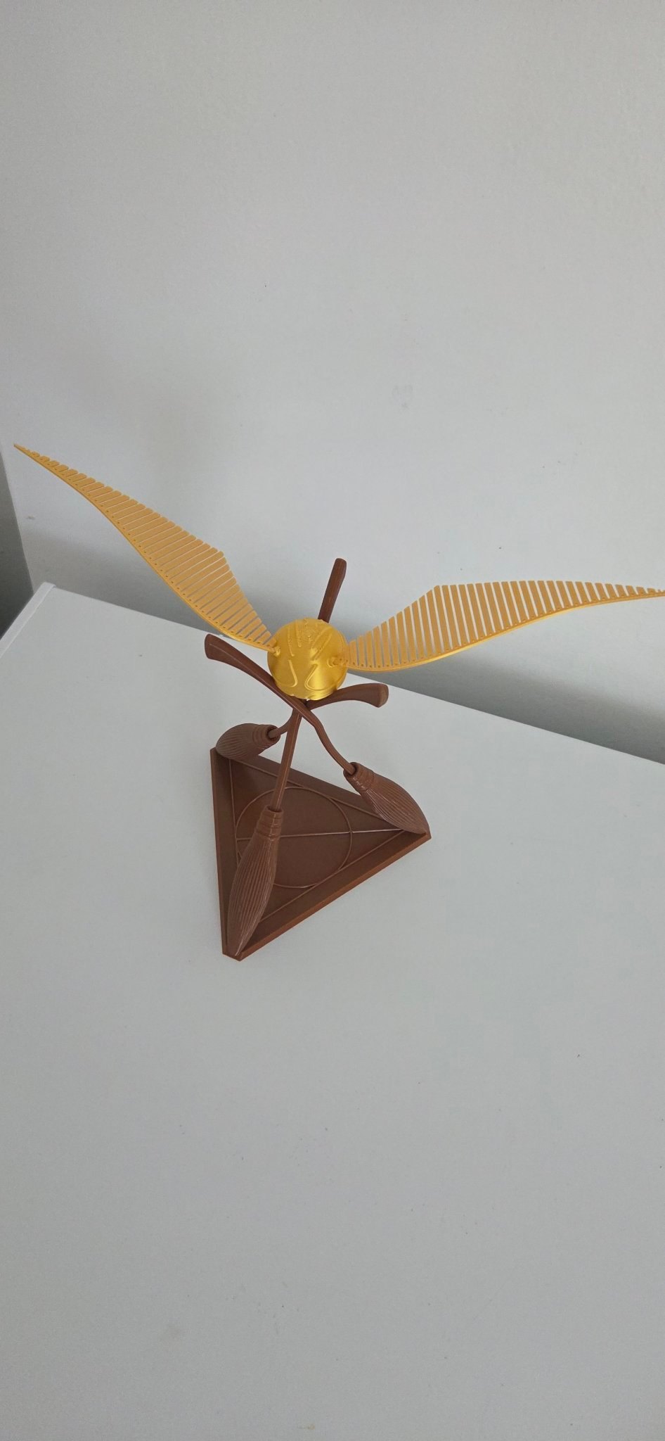 Golden Snitch Display Stand – 3D Printed Desk Decor - photo 2