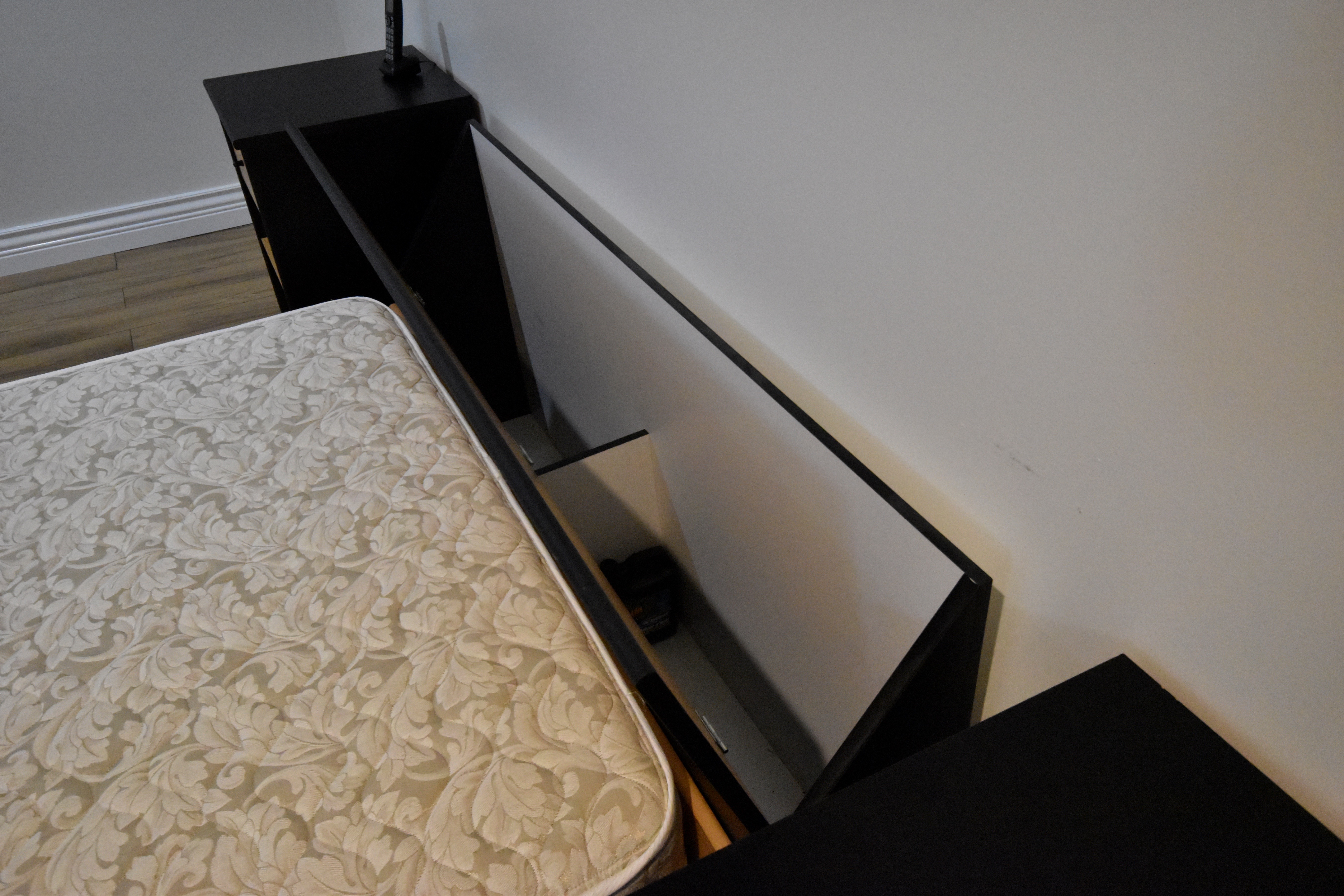 Full‑Sized Bed+Mattress+Two Nightstands — Excellent Condition! - photo 3