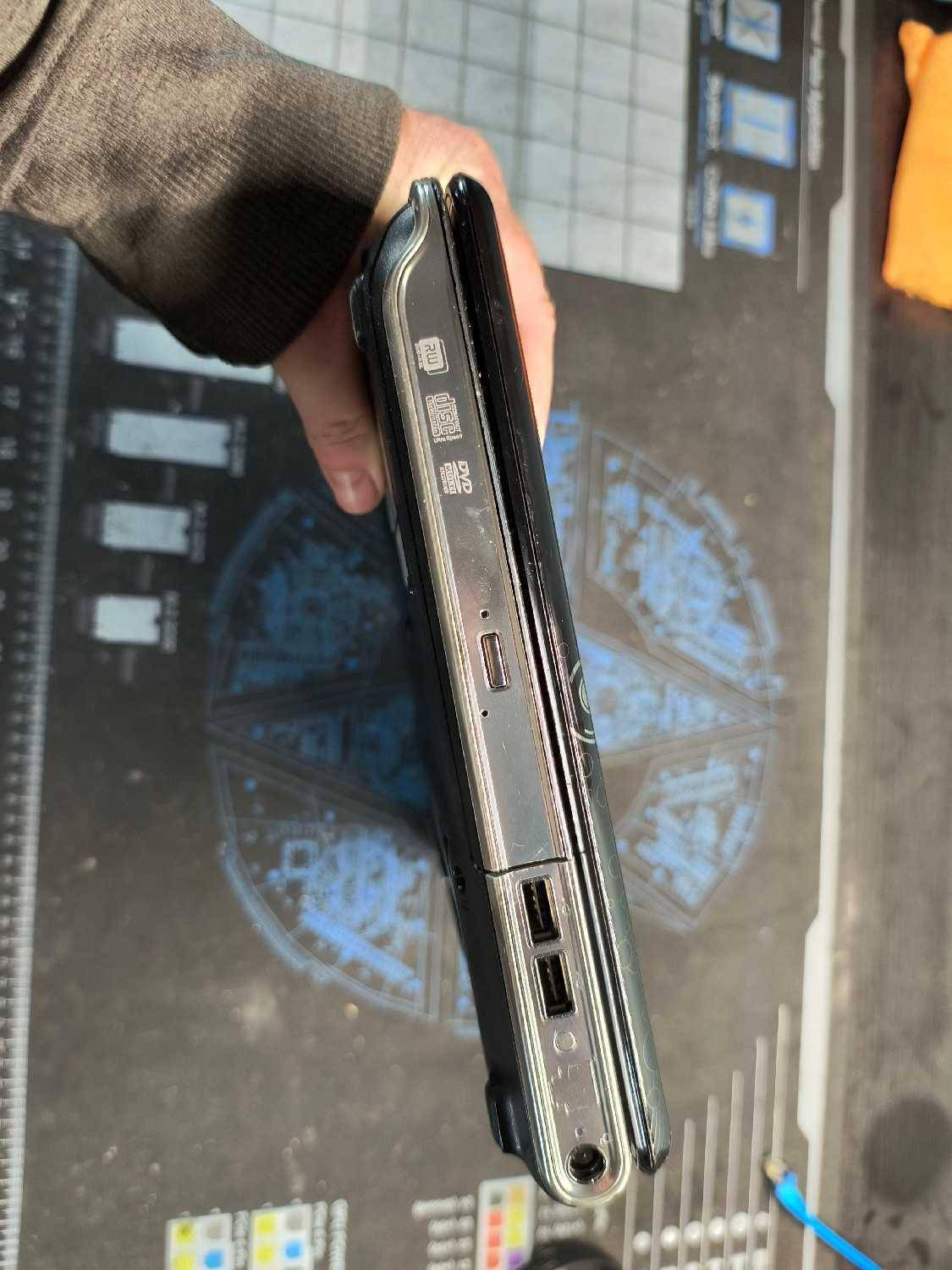 HP Pavilion DV4 Laptop - photo 3